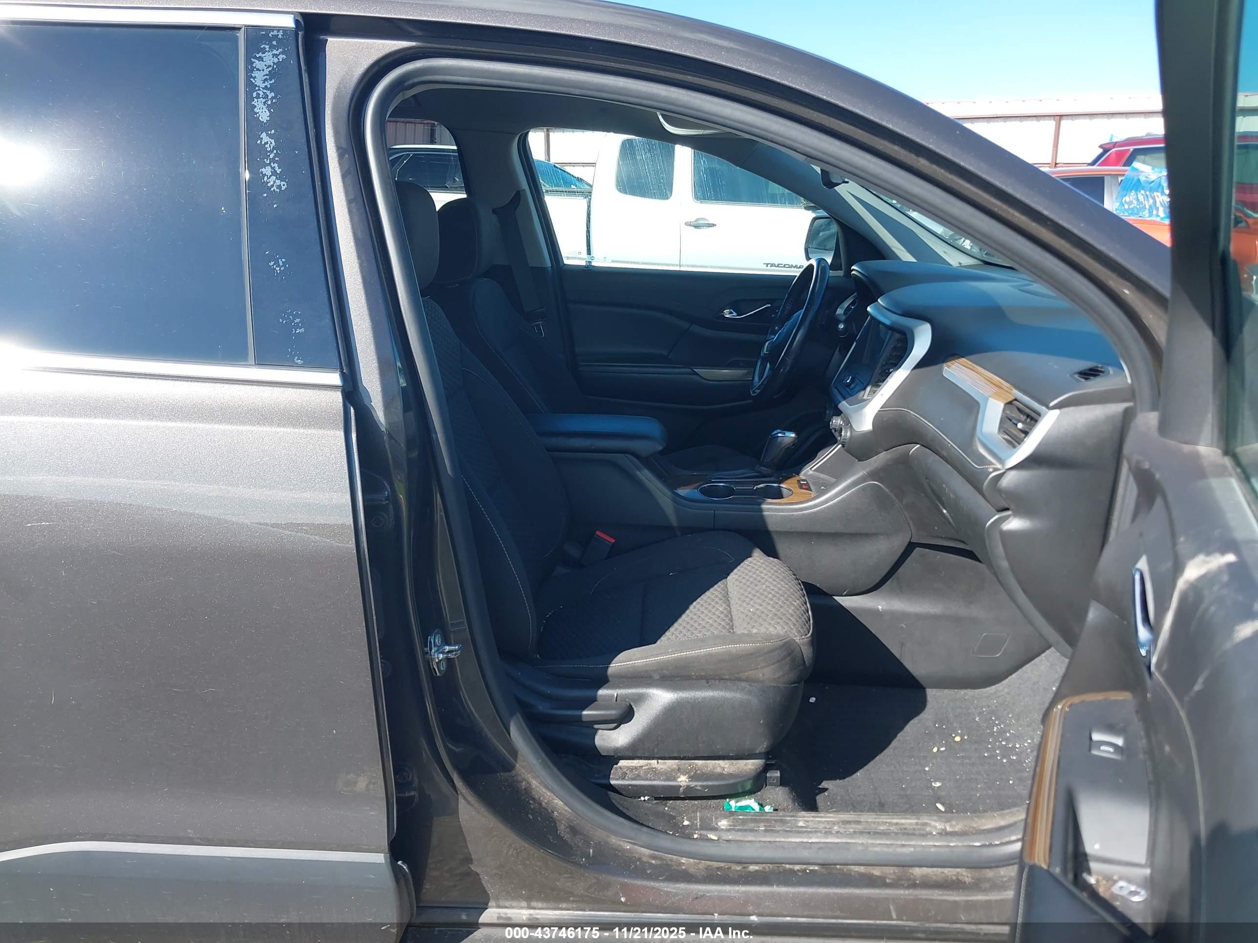 GMC ACADIA image 5