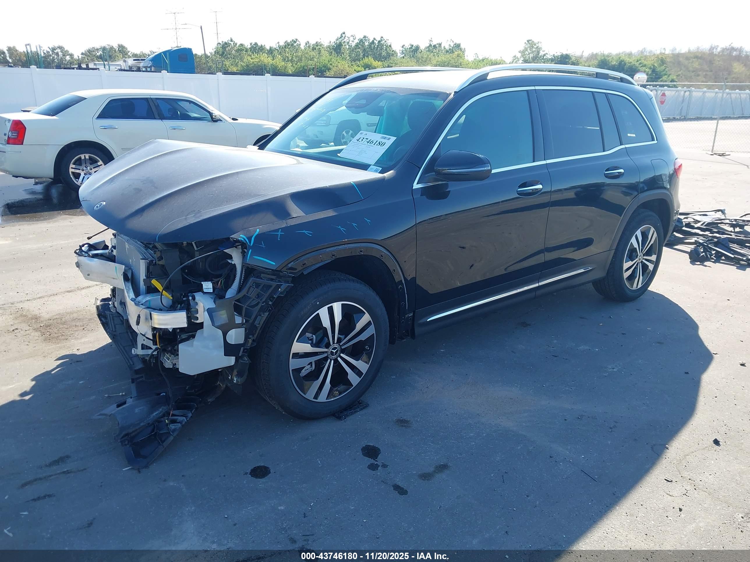 MERCEDES-BENZ GLB image 2