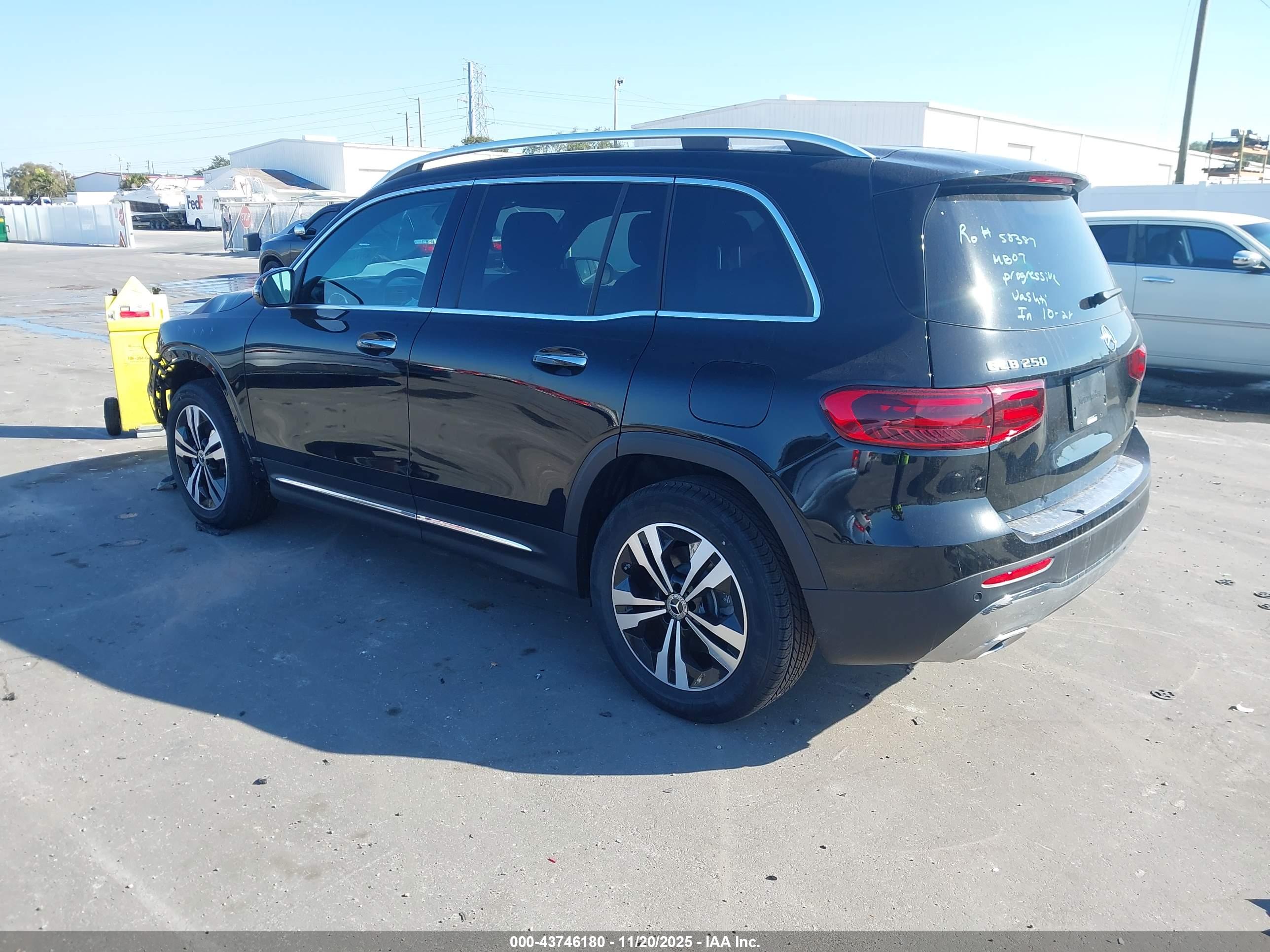 MERCEDES-BENZ GLB image 3