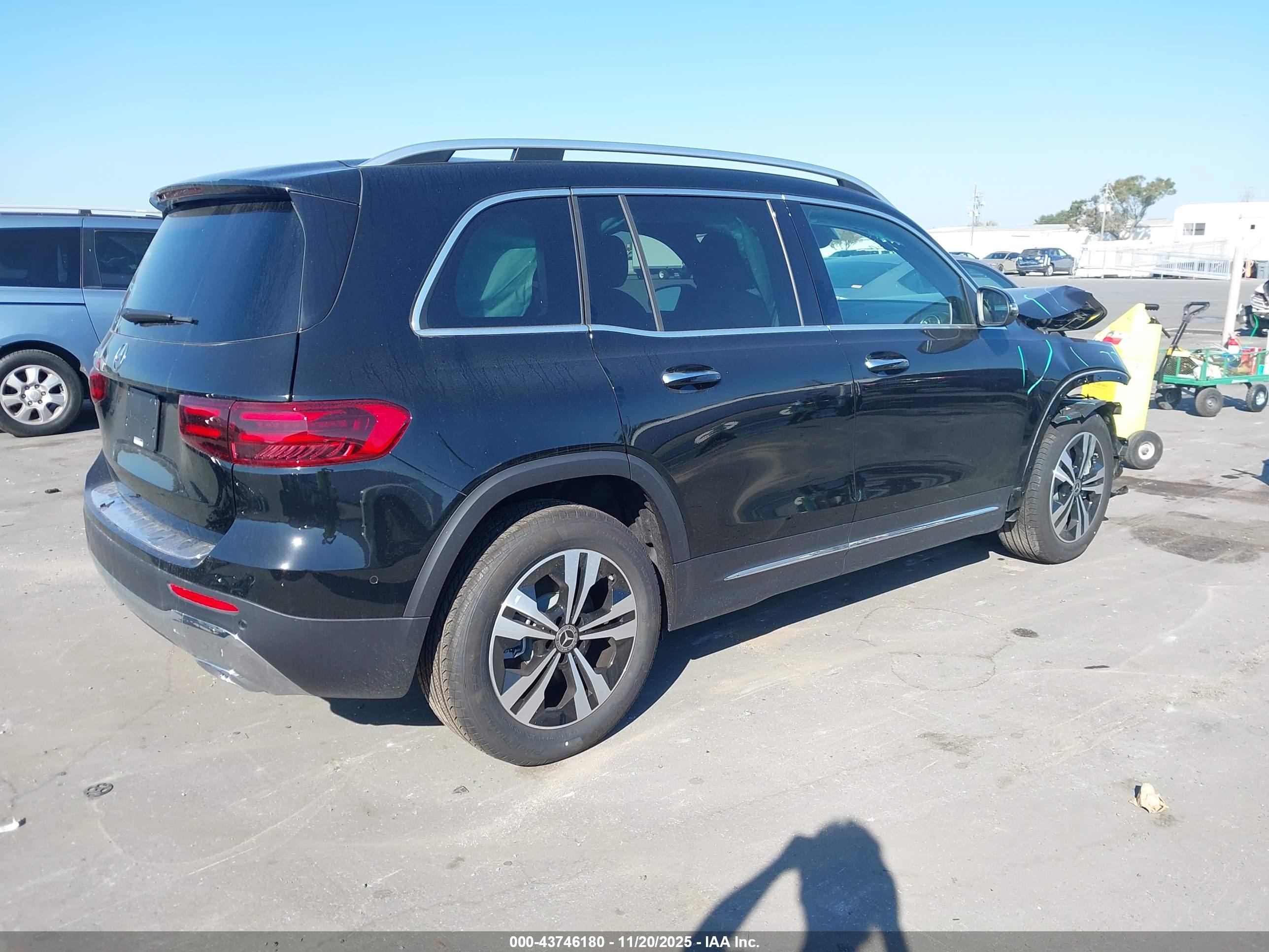 MERCEDES-BENZ GLB image 4