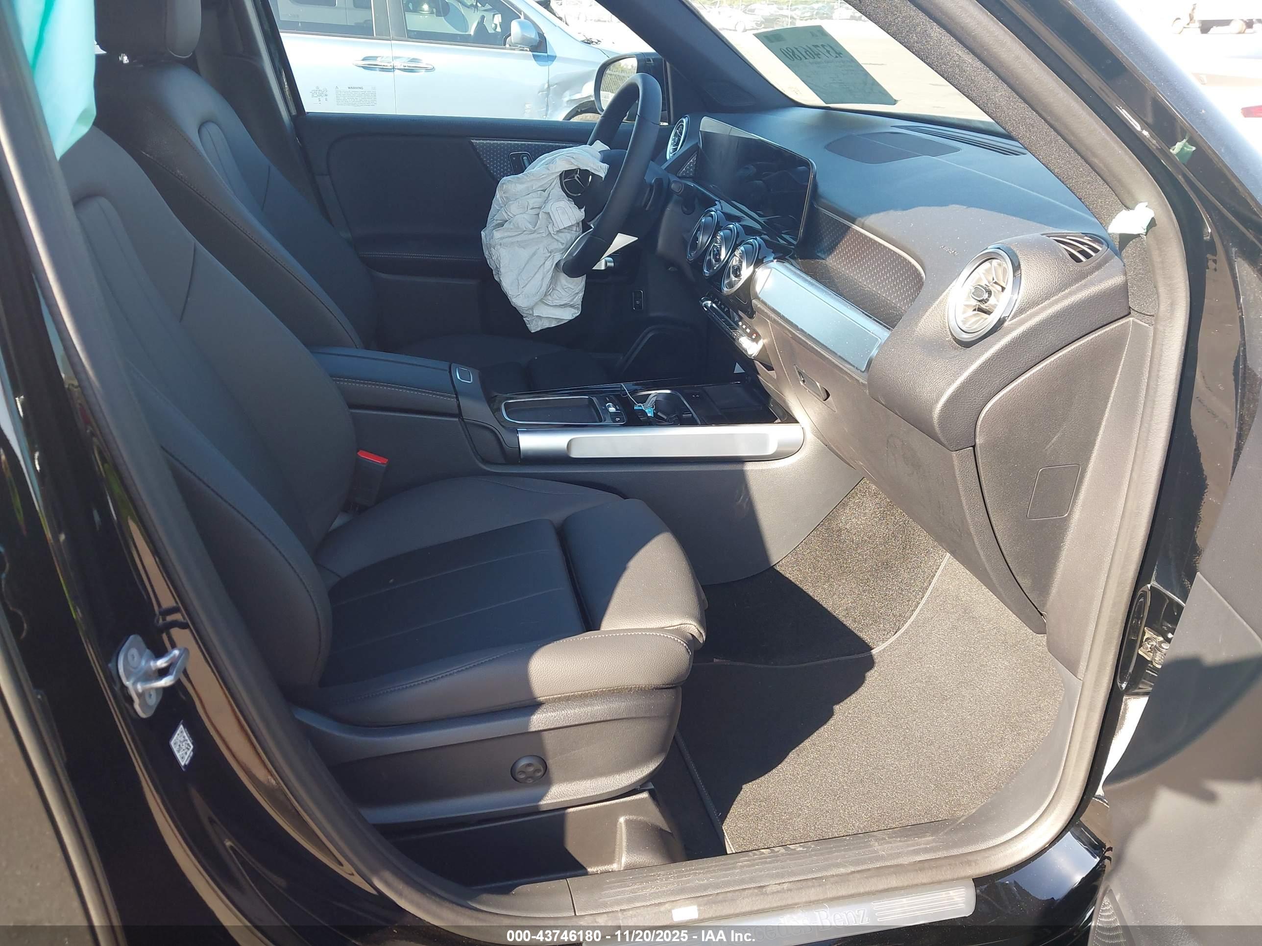 MERCEDES-BENZ GLB image 5