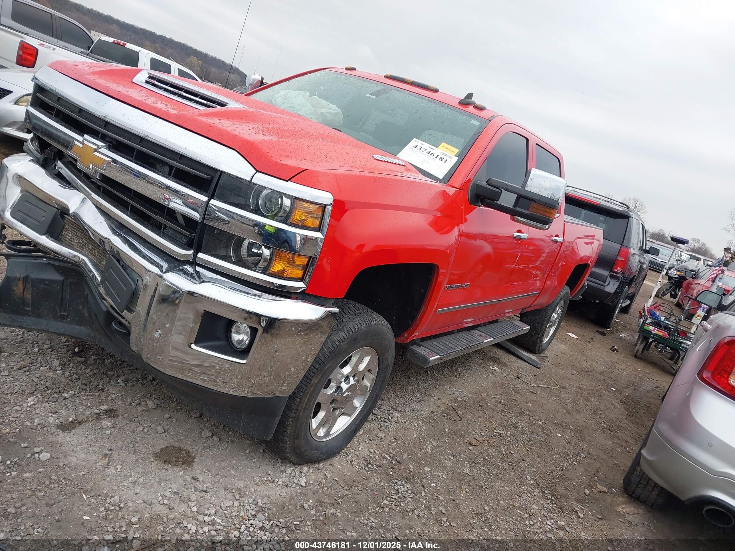 CHEVROLET SILVERADO image 2