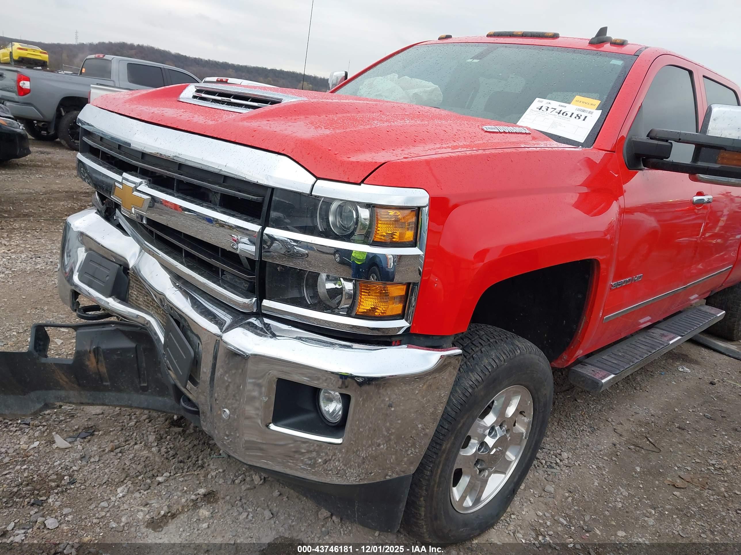 CHEVROLET SILVERADO image 6