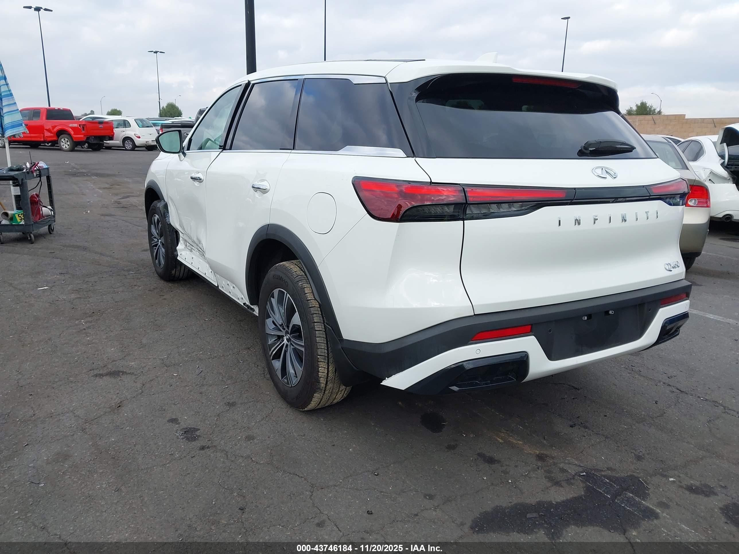 INFINITI QX60 image 3