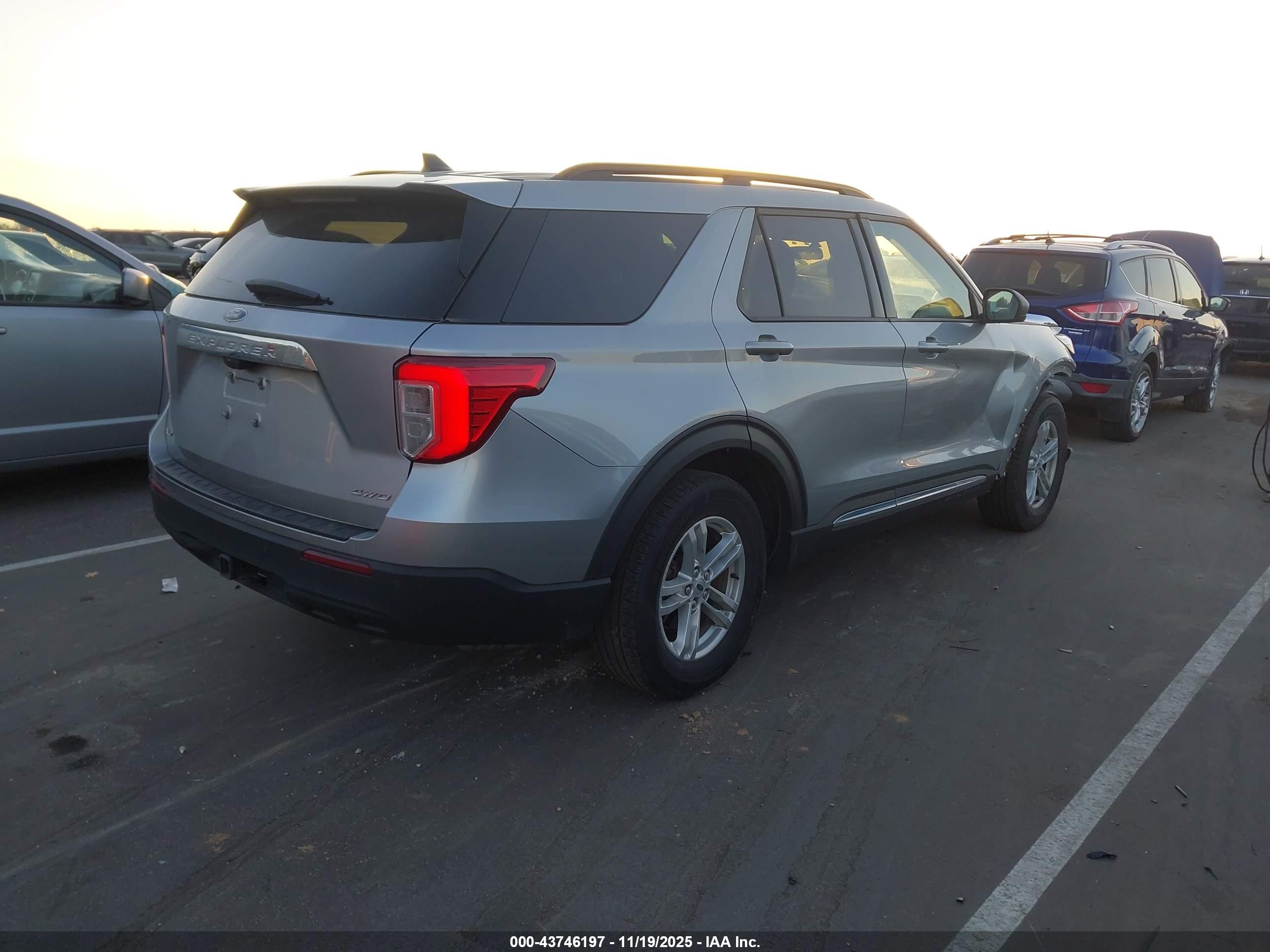 FORD EXPLORER image 4