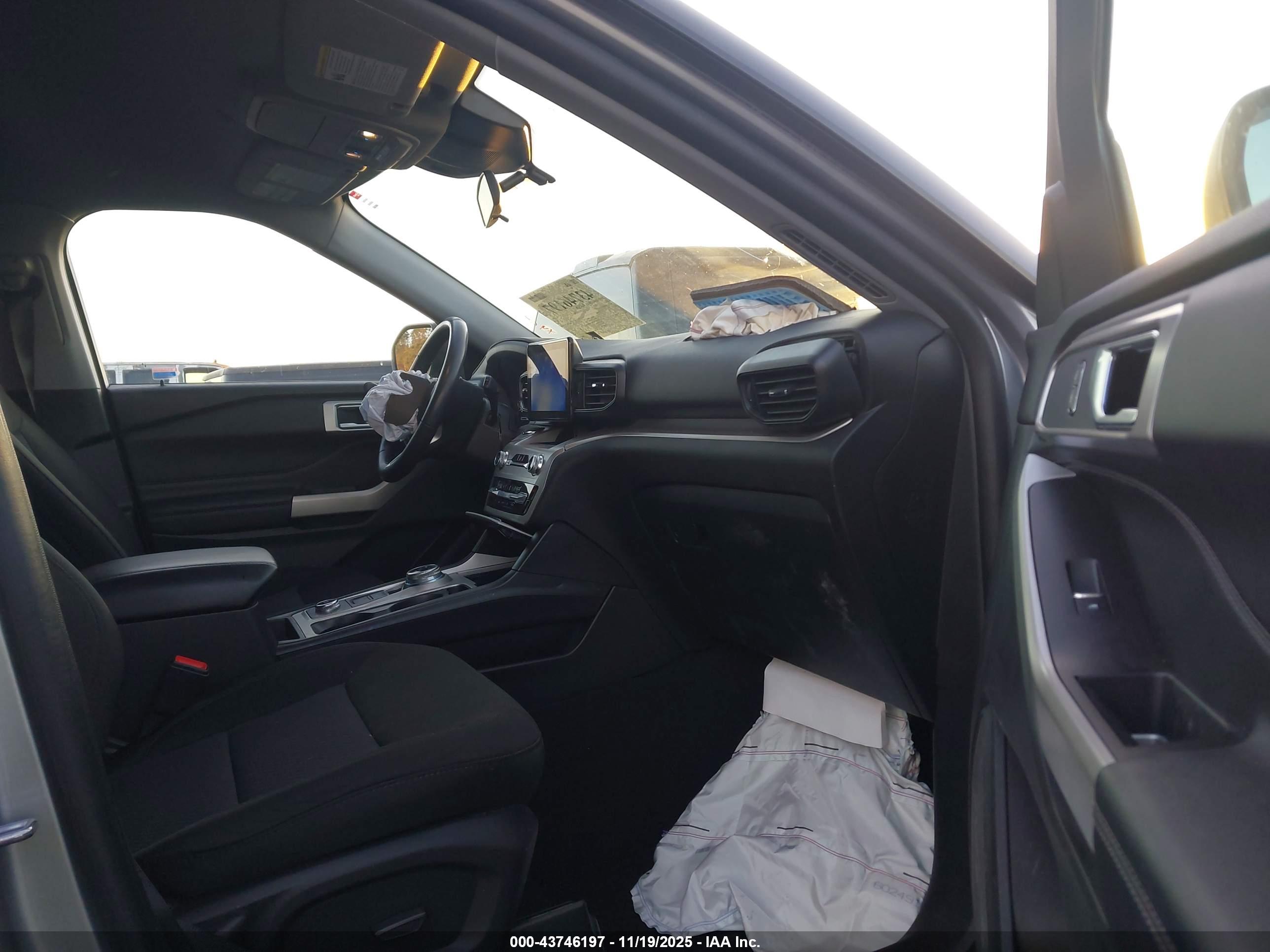 FORD EXPLORER image 5