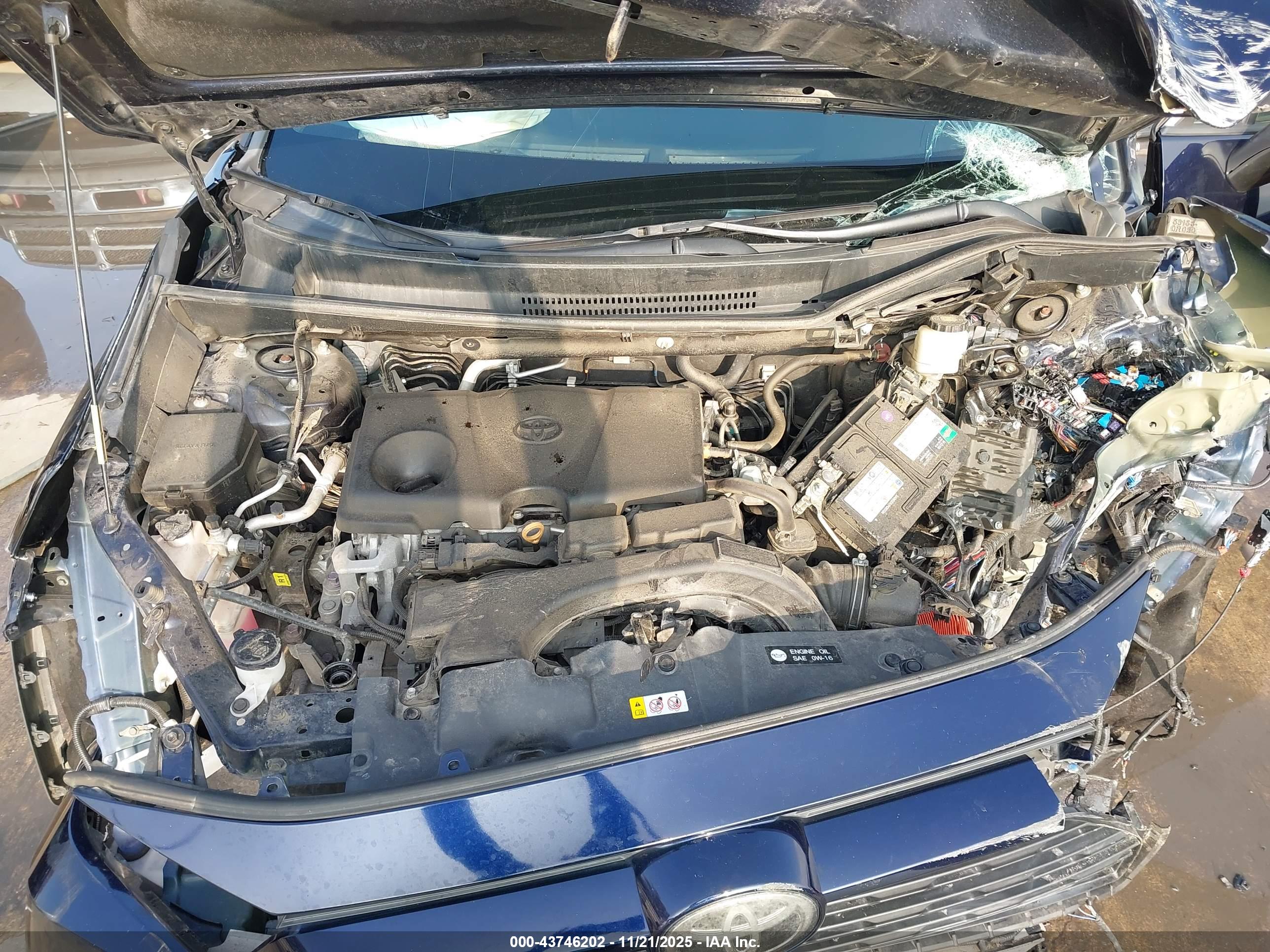 TOYOTA RAV4 image 10