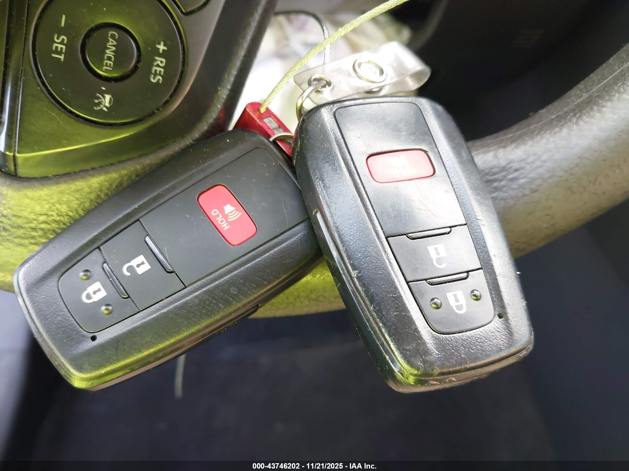 TOYOTA RAV4 image 11
