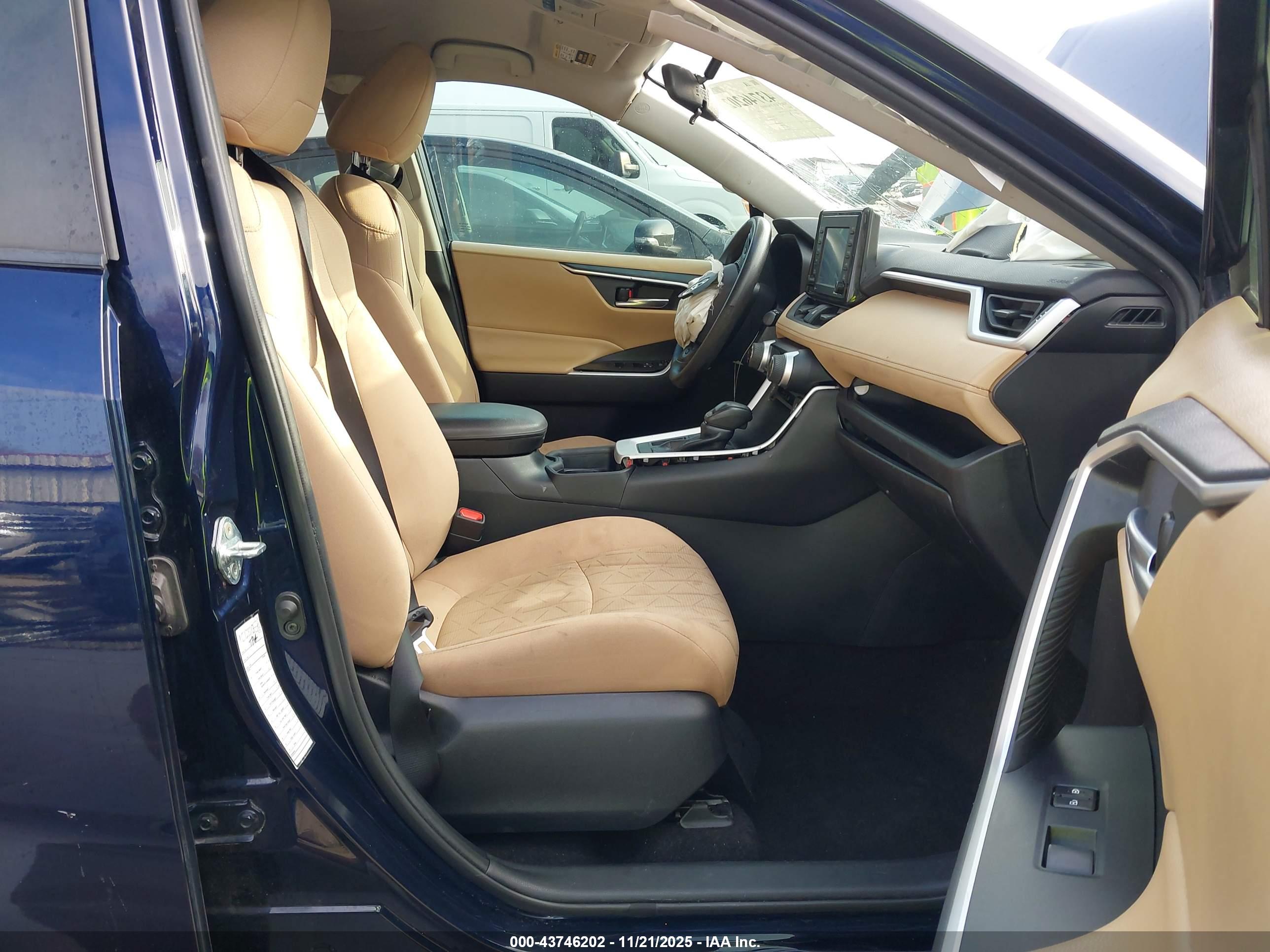TOYOTA RAV4 image 5