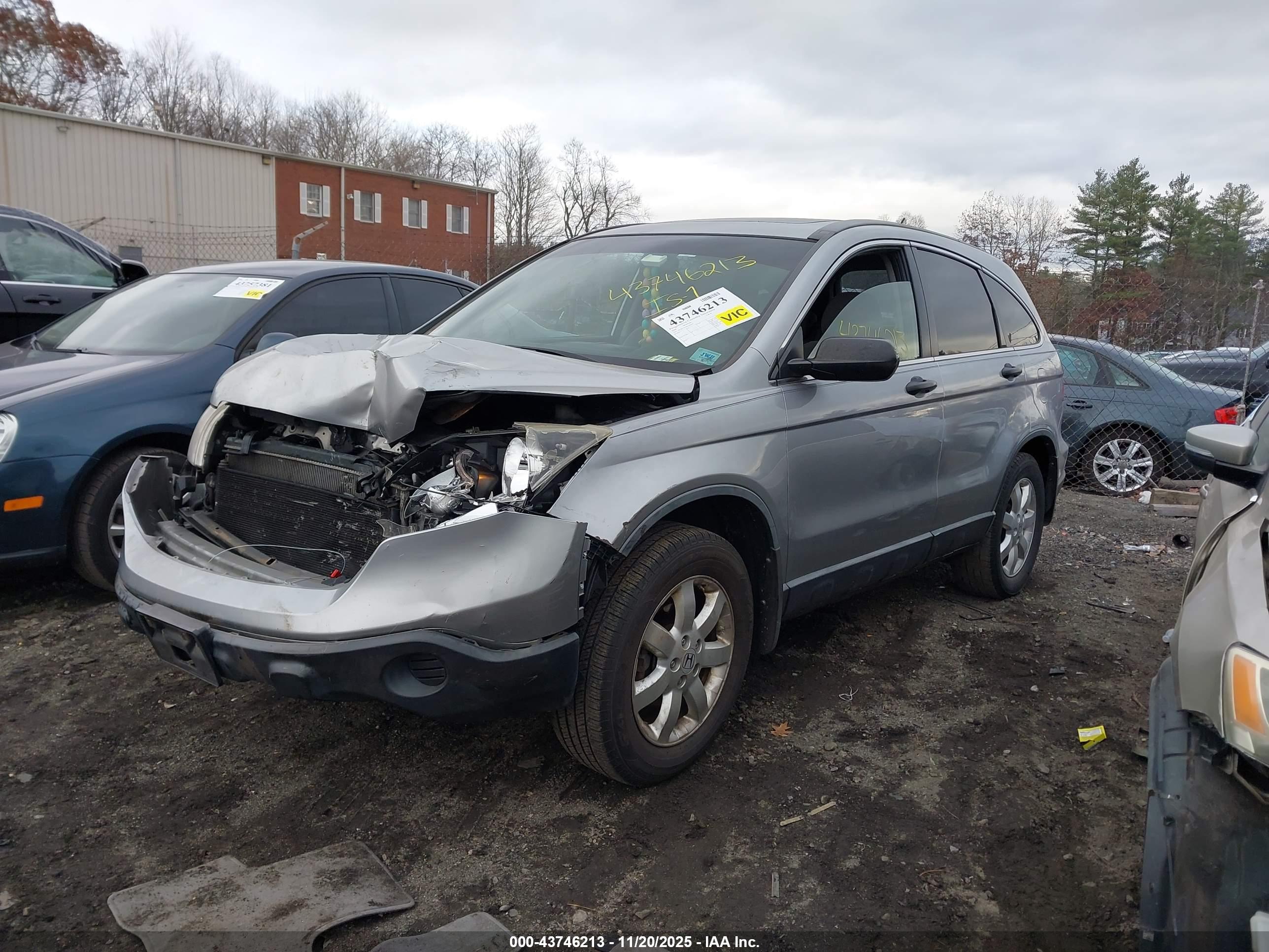HONDA CR-V image 2