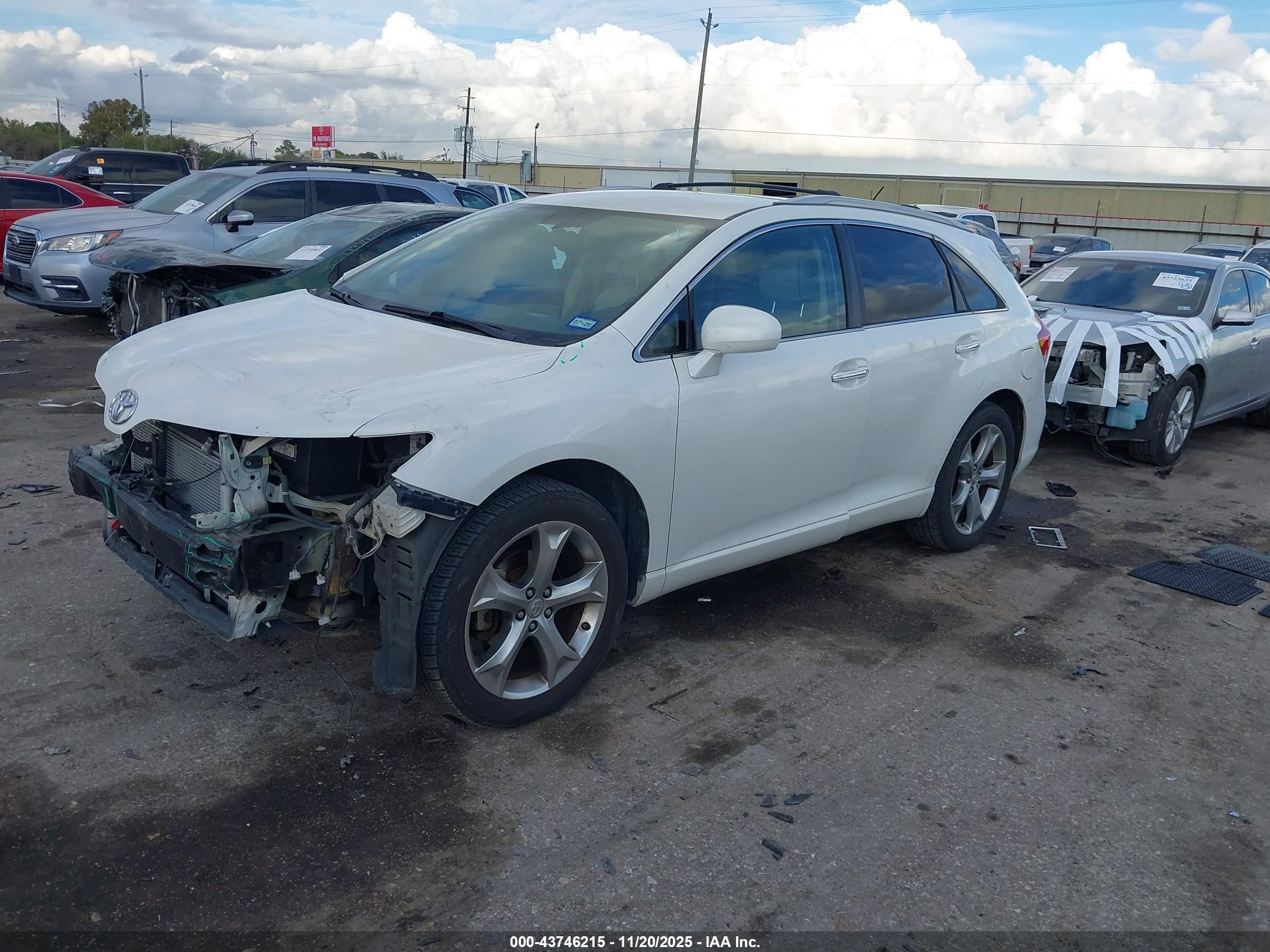 TOYOTA VENZA image 2