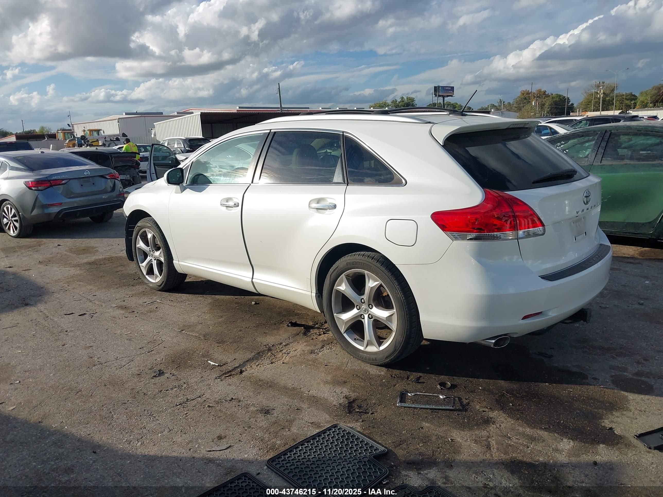 TOYOTA VENZA image 3