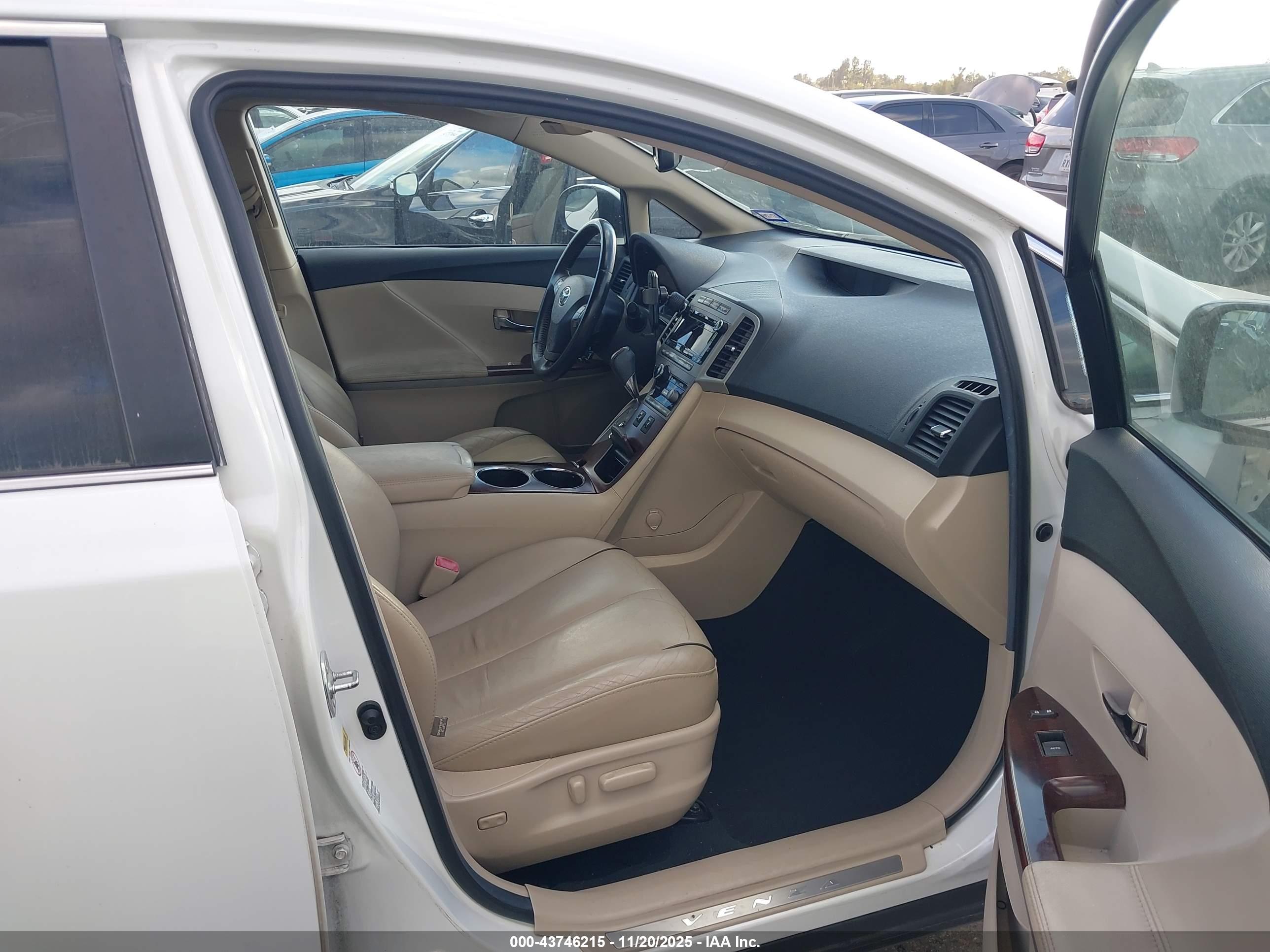 TOYOTA VENZA image 5