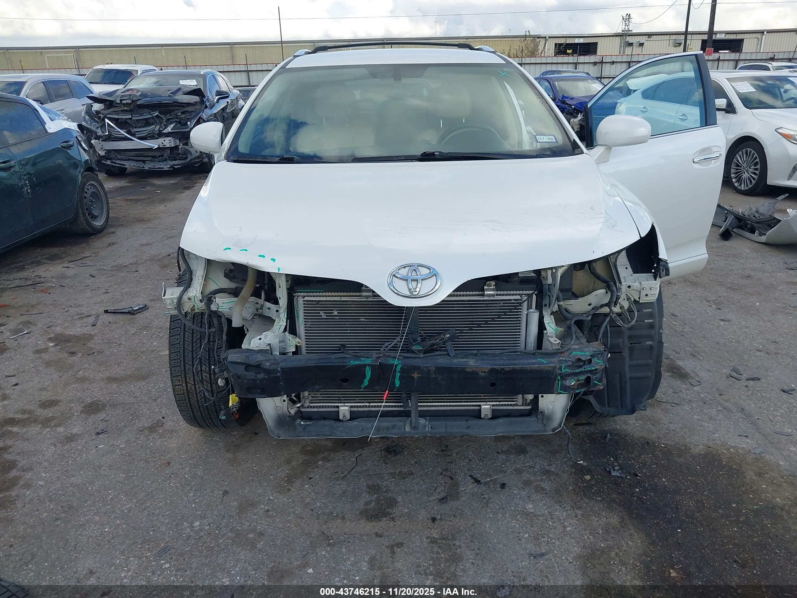 TOYOTA VENZA image 6