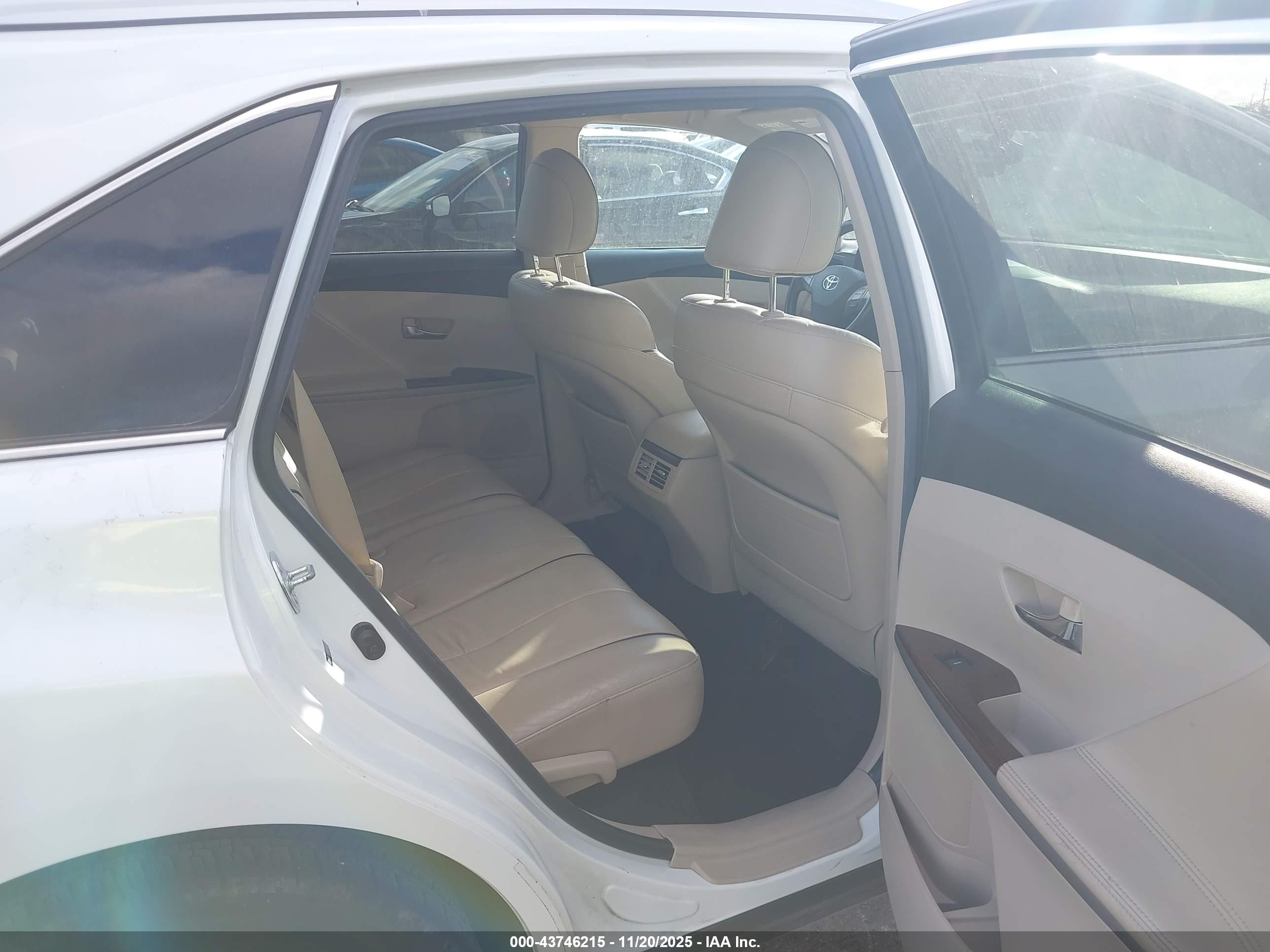 TOYOTA VENZA image 8