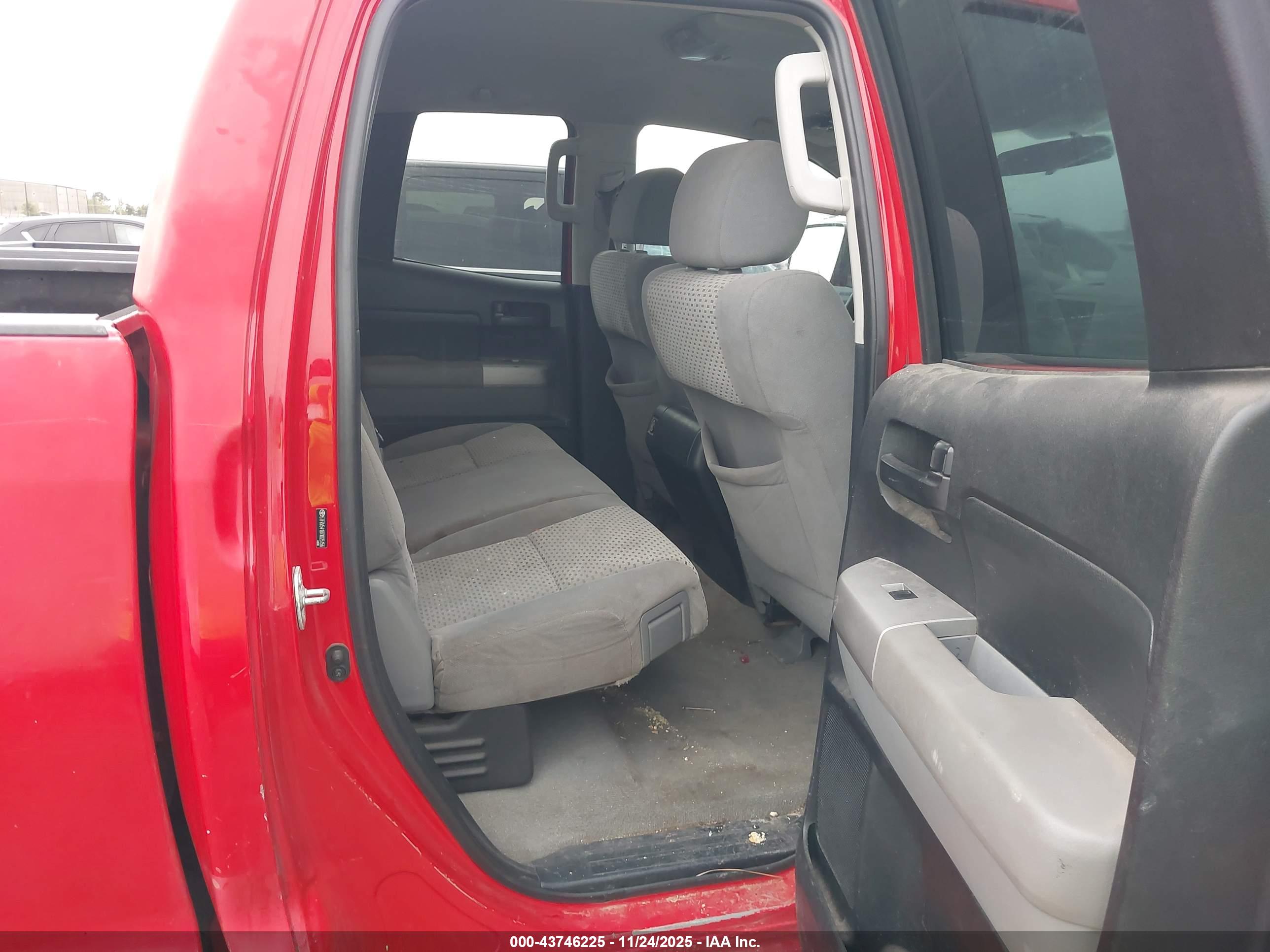 TOYOTA TUNDRA image 8