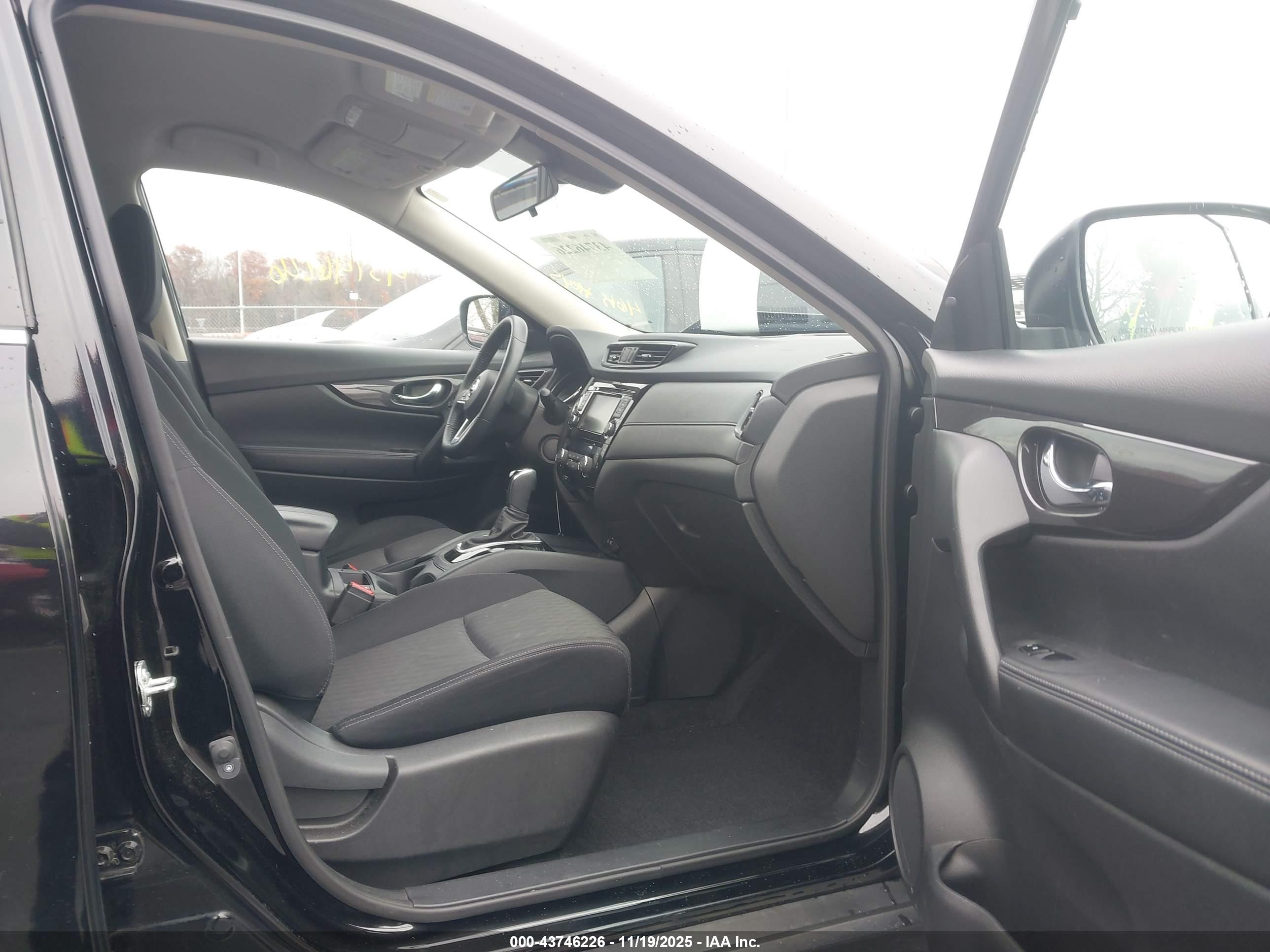 NISSAN ROGUE image 5