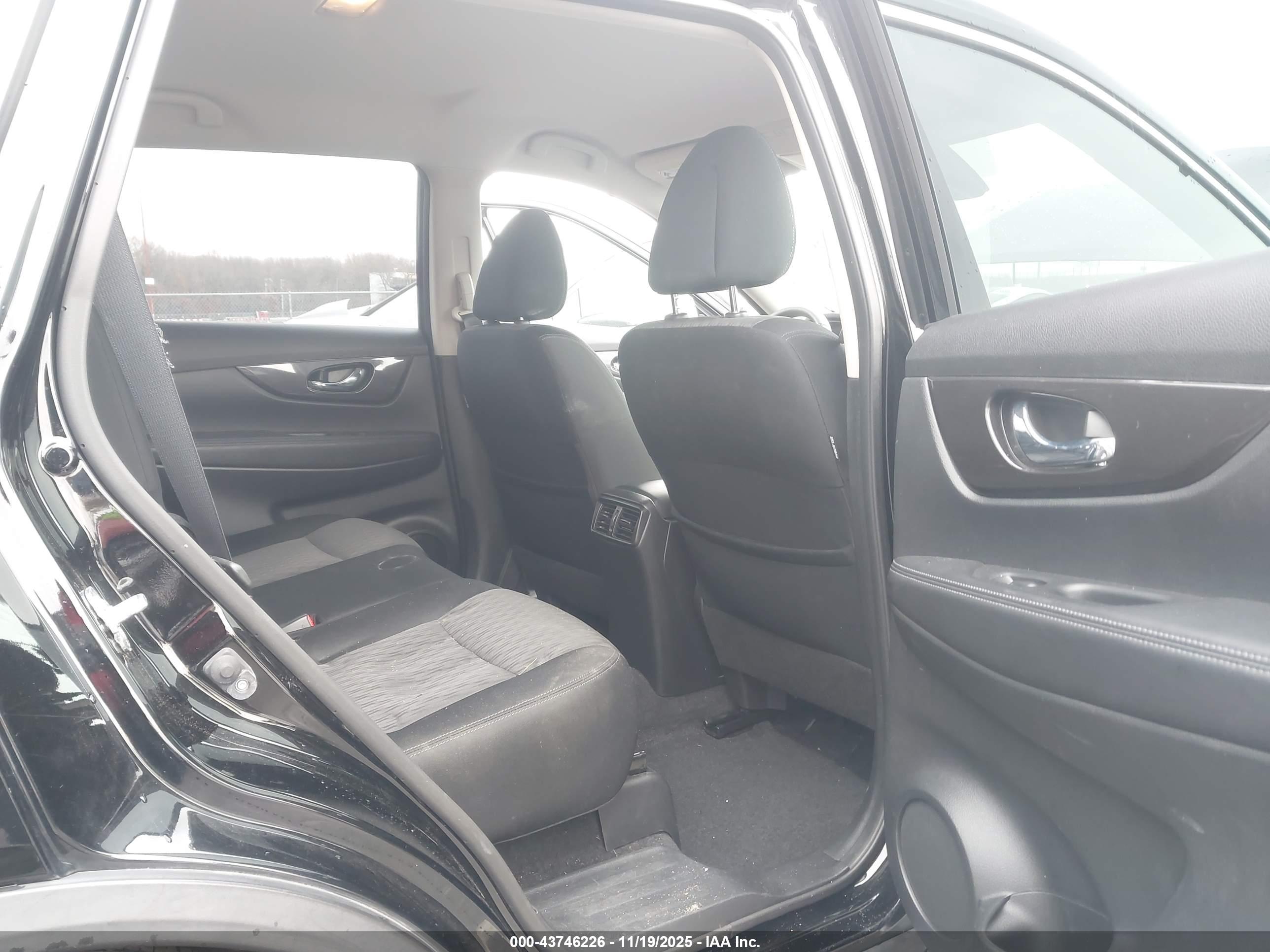 NISSAN ROGUE image 8