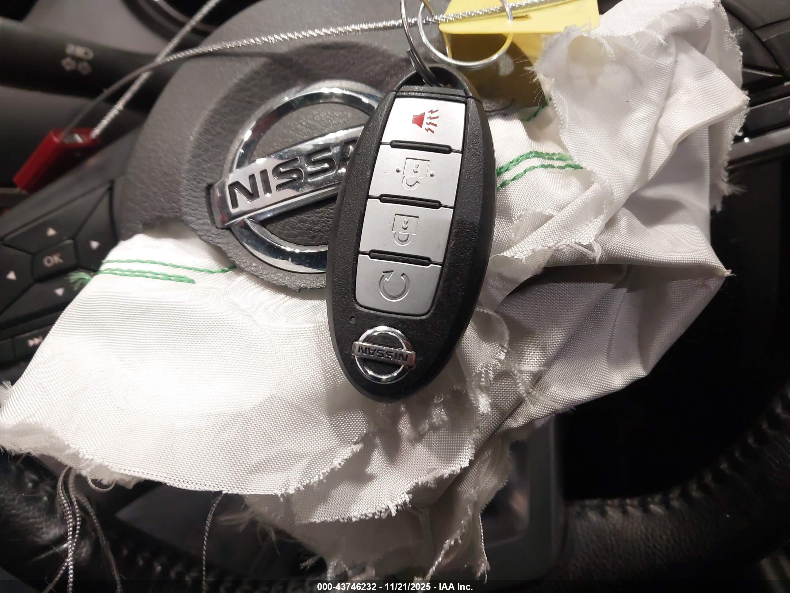 NISSAN ROGUE image 11