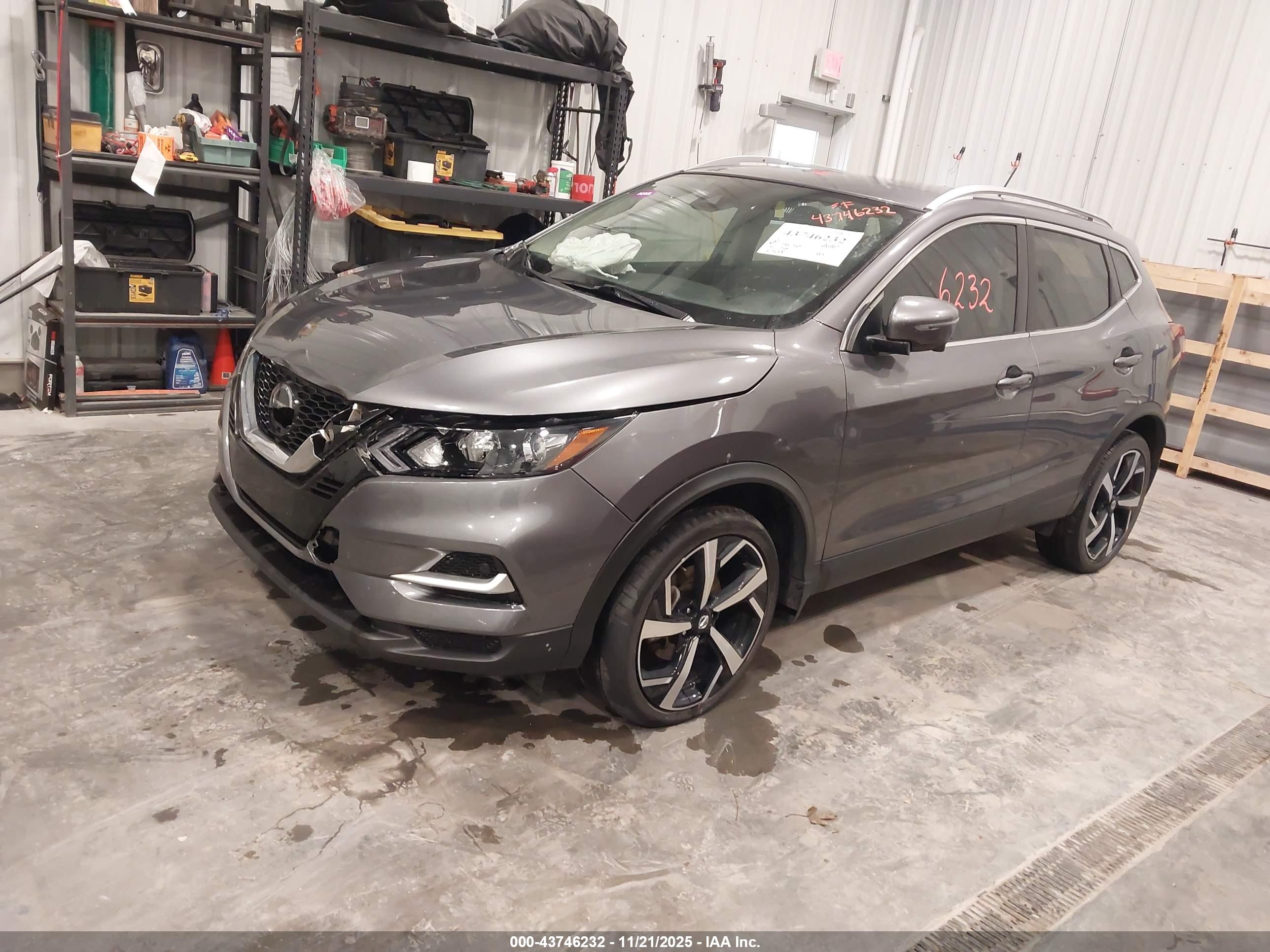 NISSAN ROGUE image 2