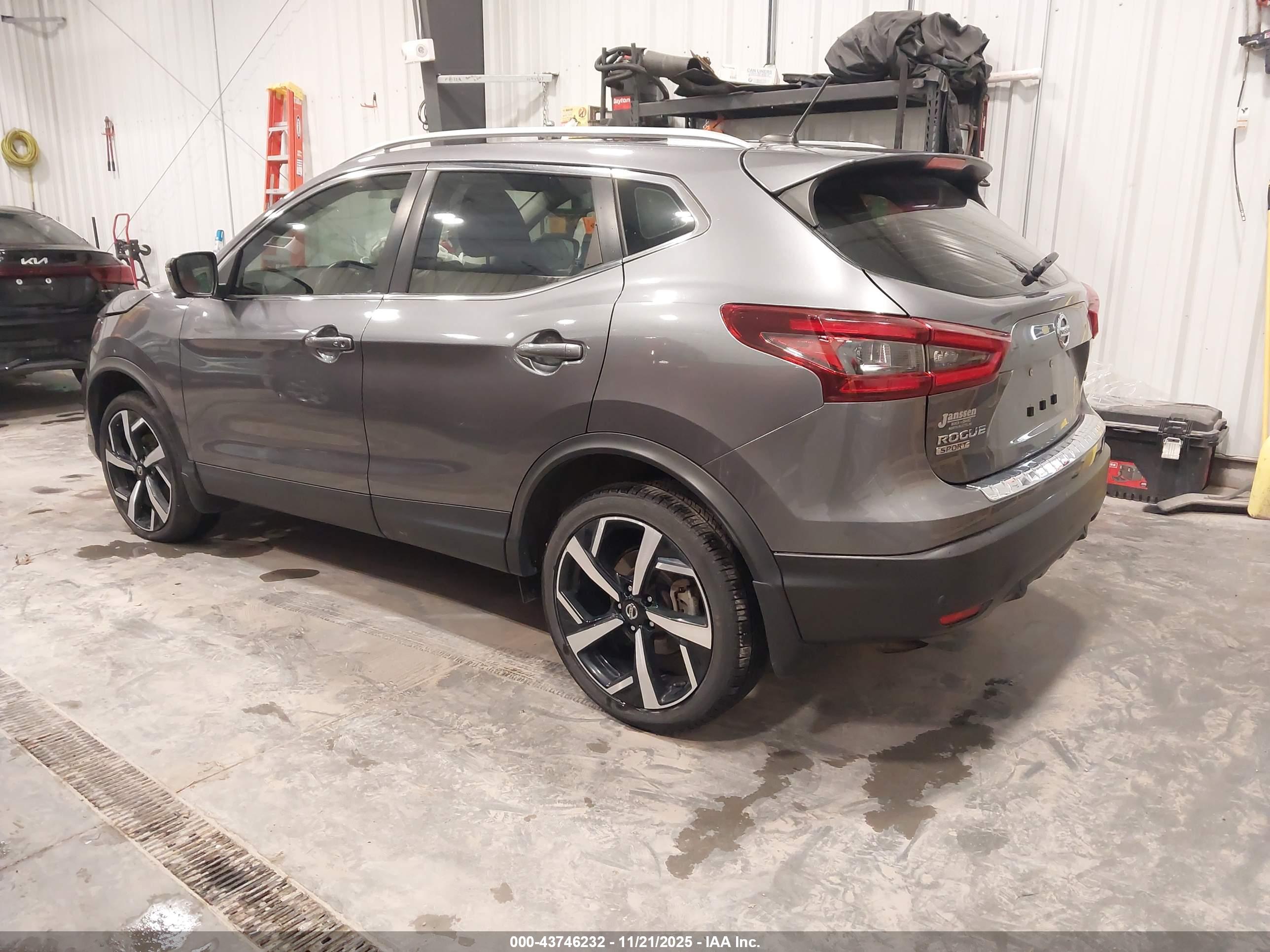 NISSAN ROGUE image 3