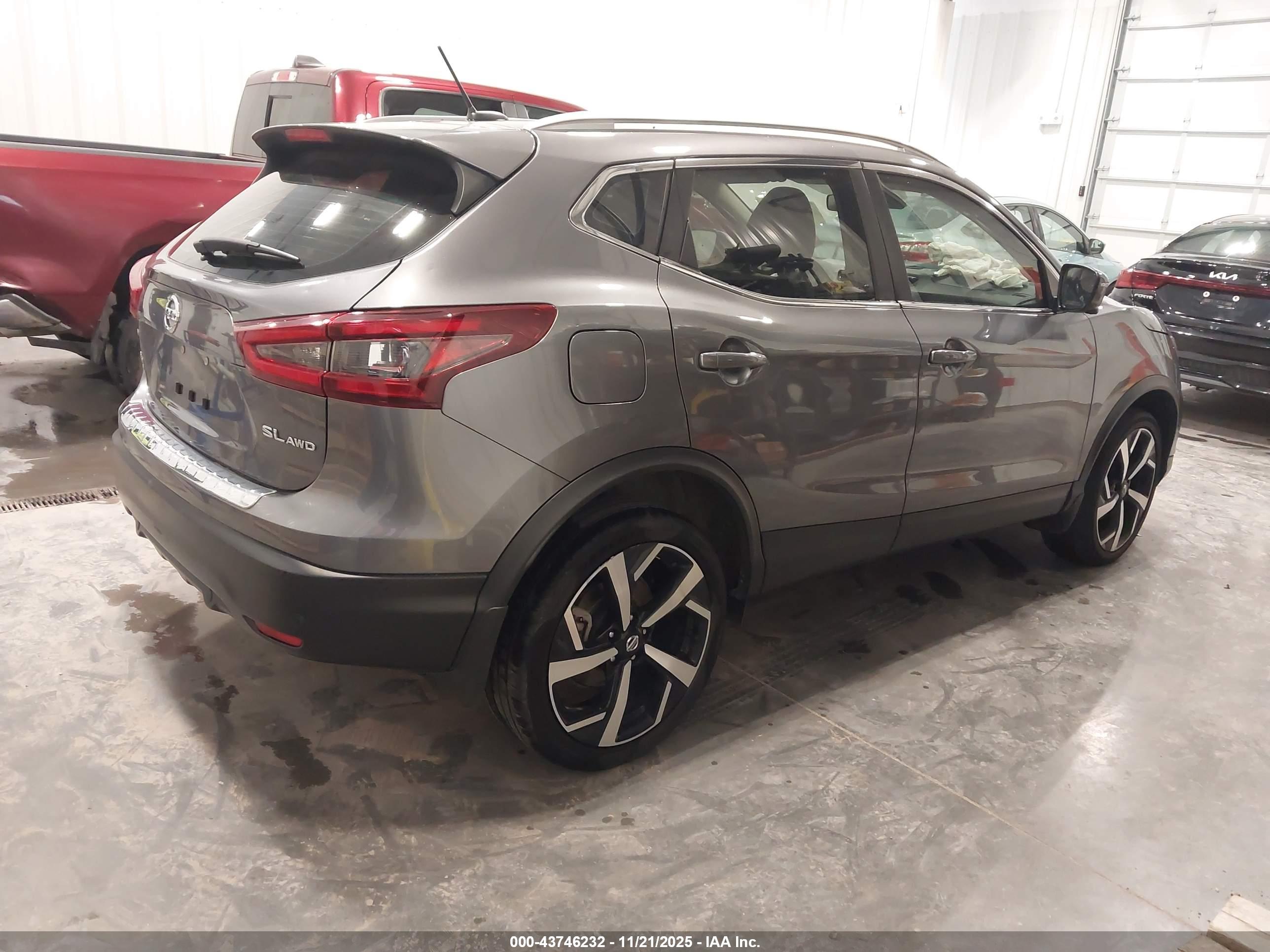NISSAN ROGUE image 4