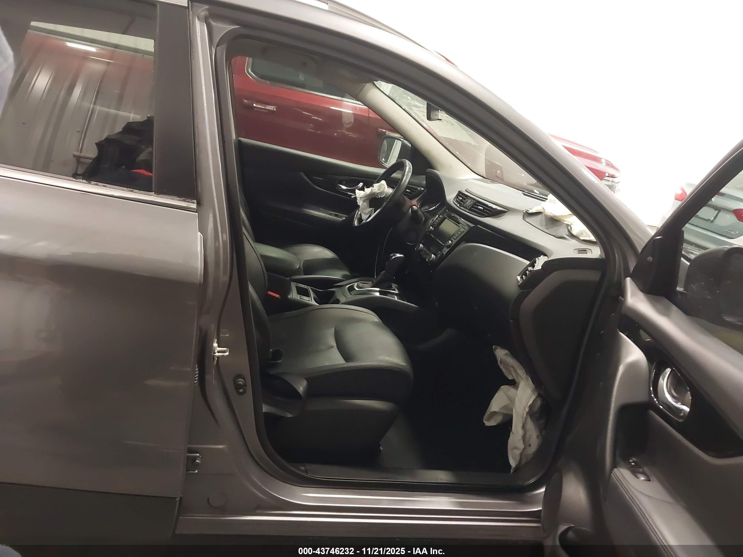 NISSAN ROGUE image 5
