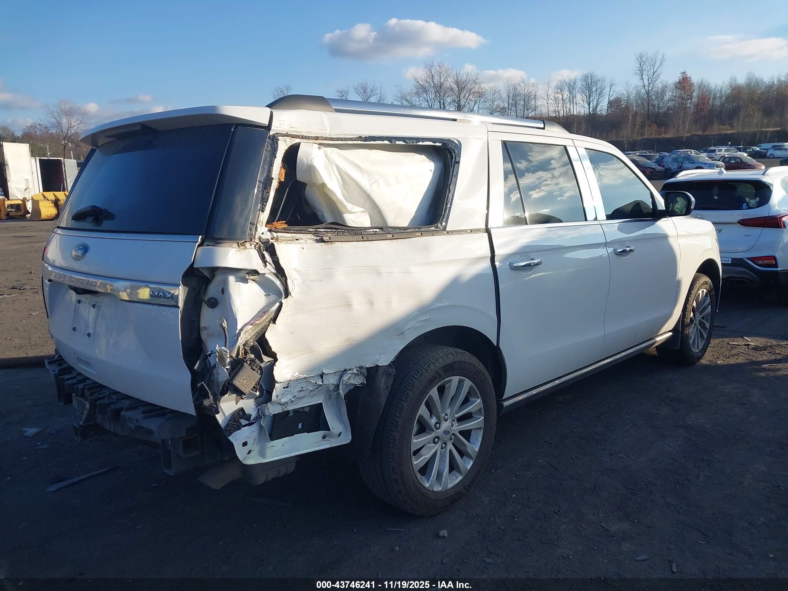 FORD EXPEDITION image 4