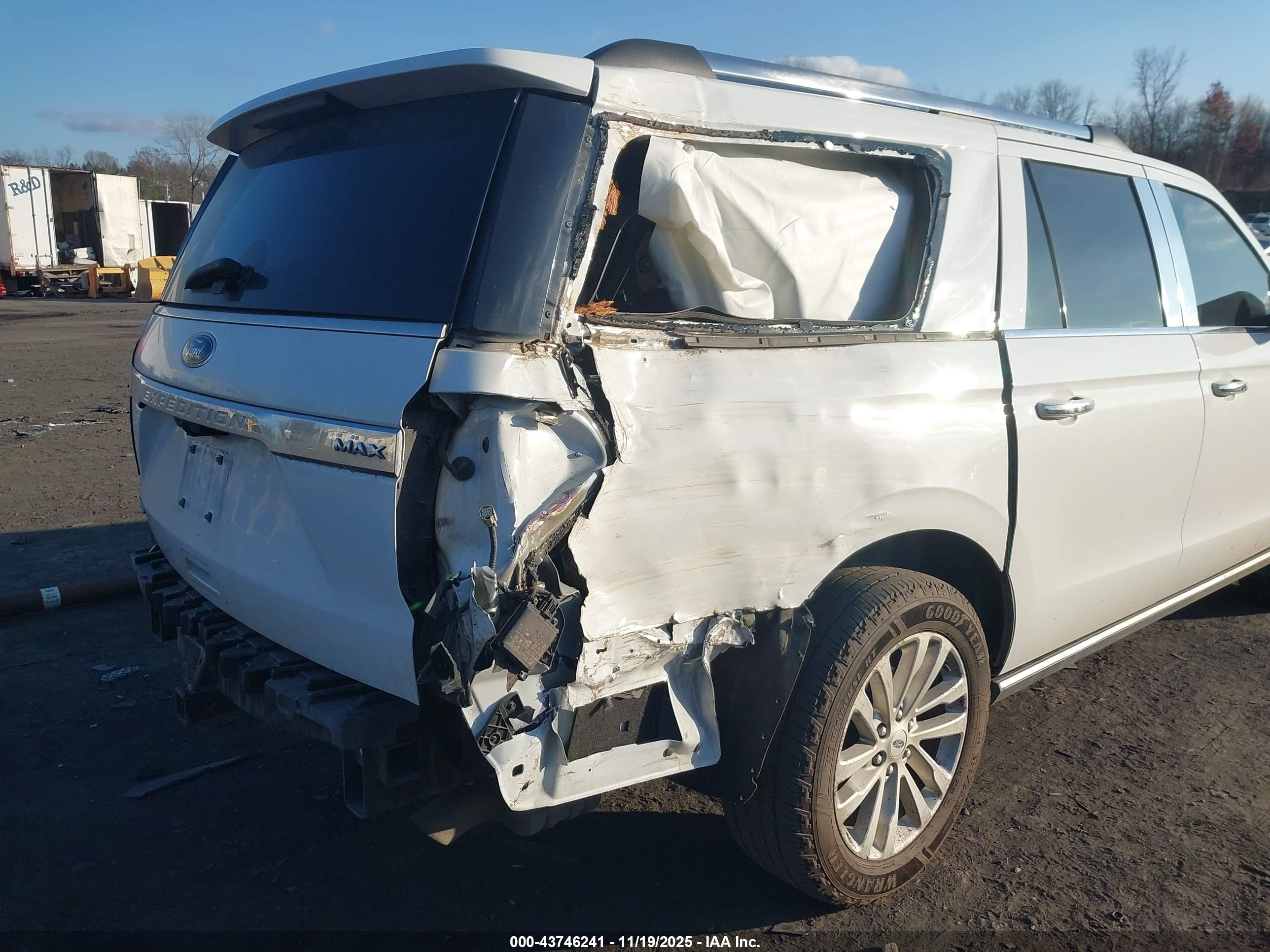 FORD EXPEDITION image 6