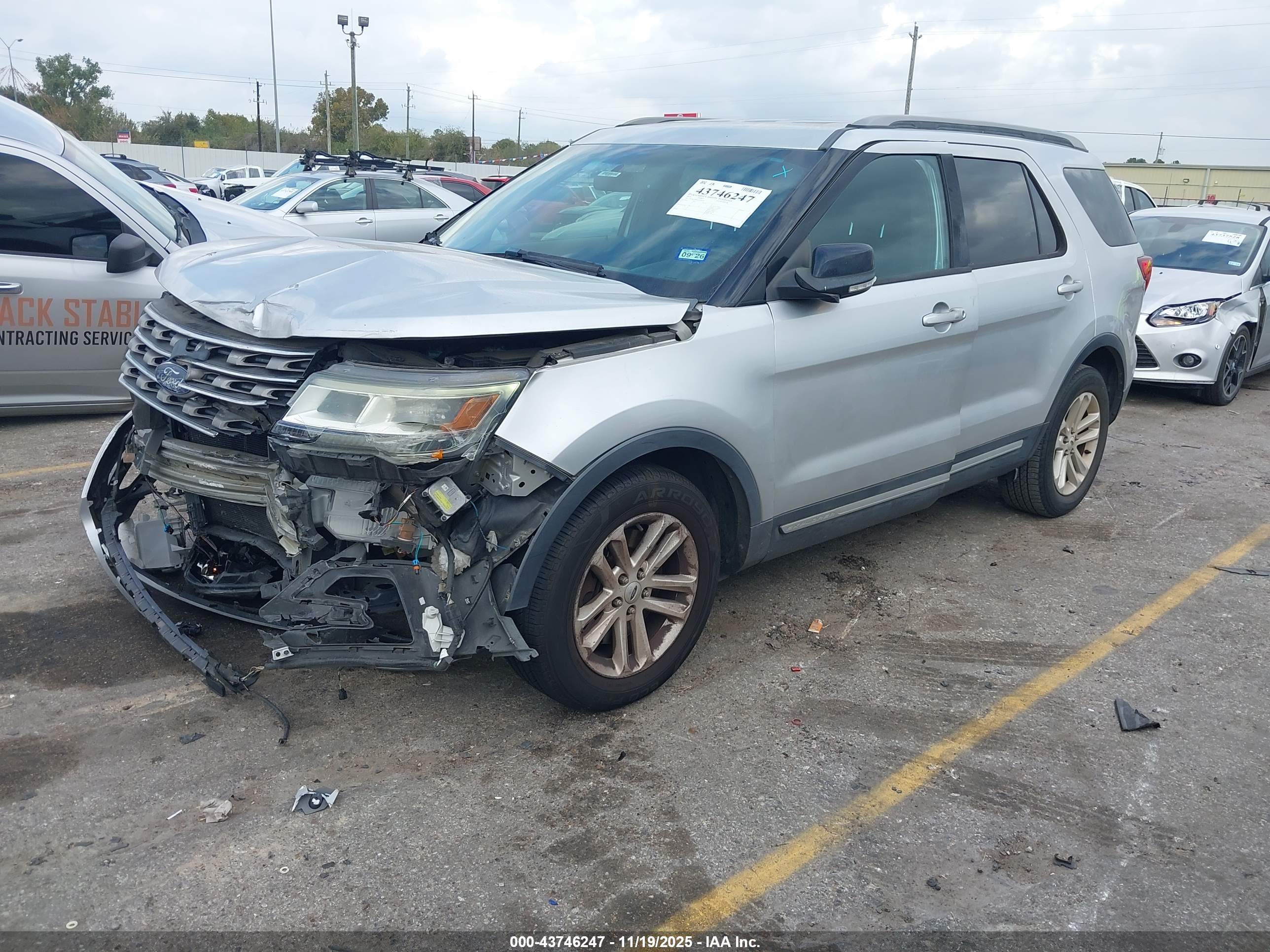 FORD EXPLORER image 2