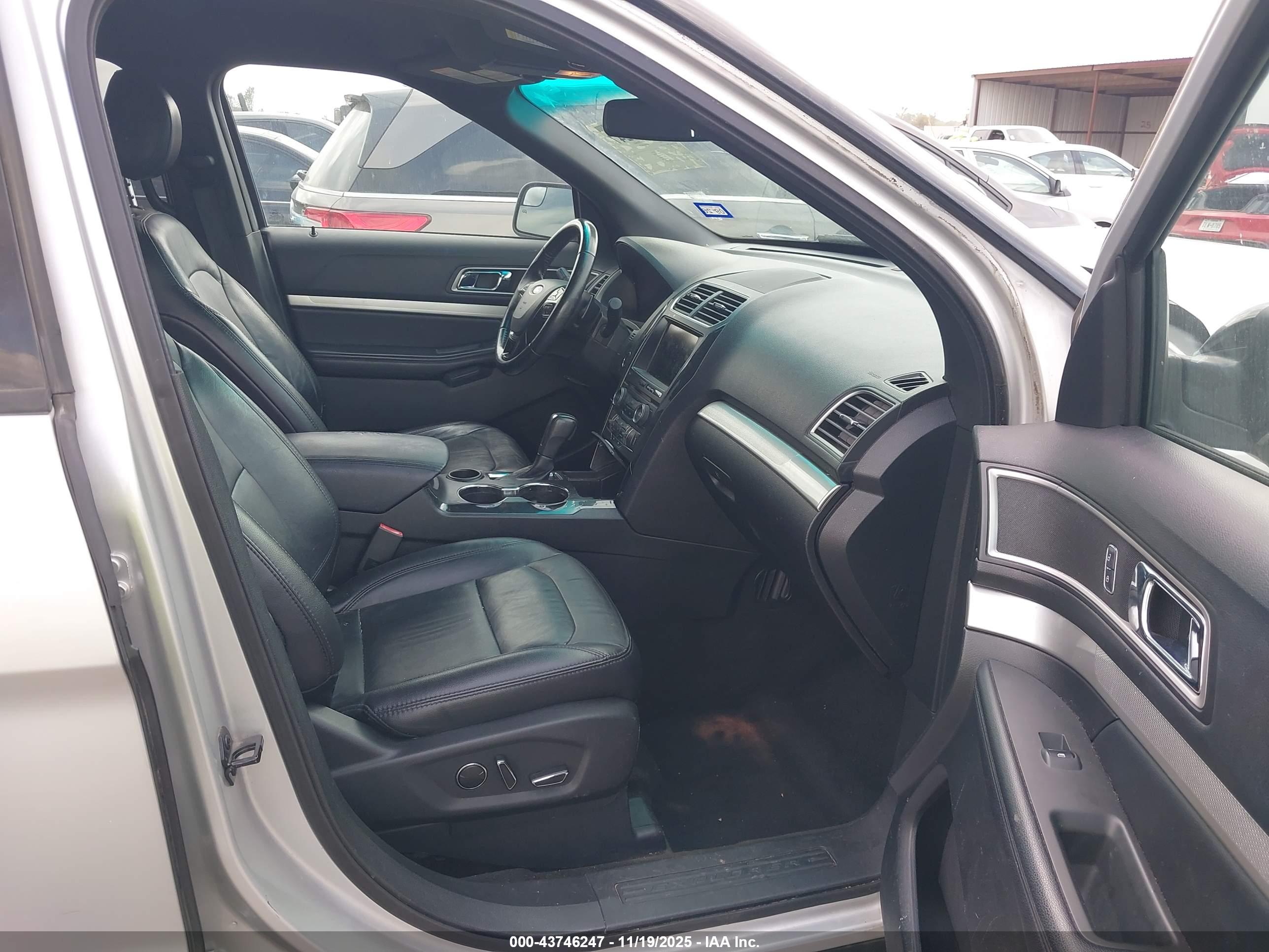 FORD EXPLORER image 5