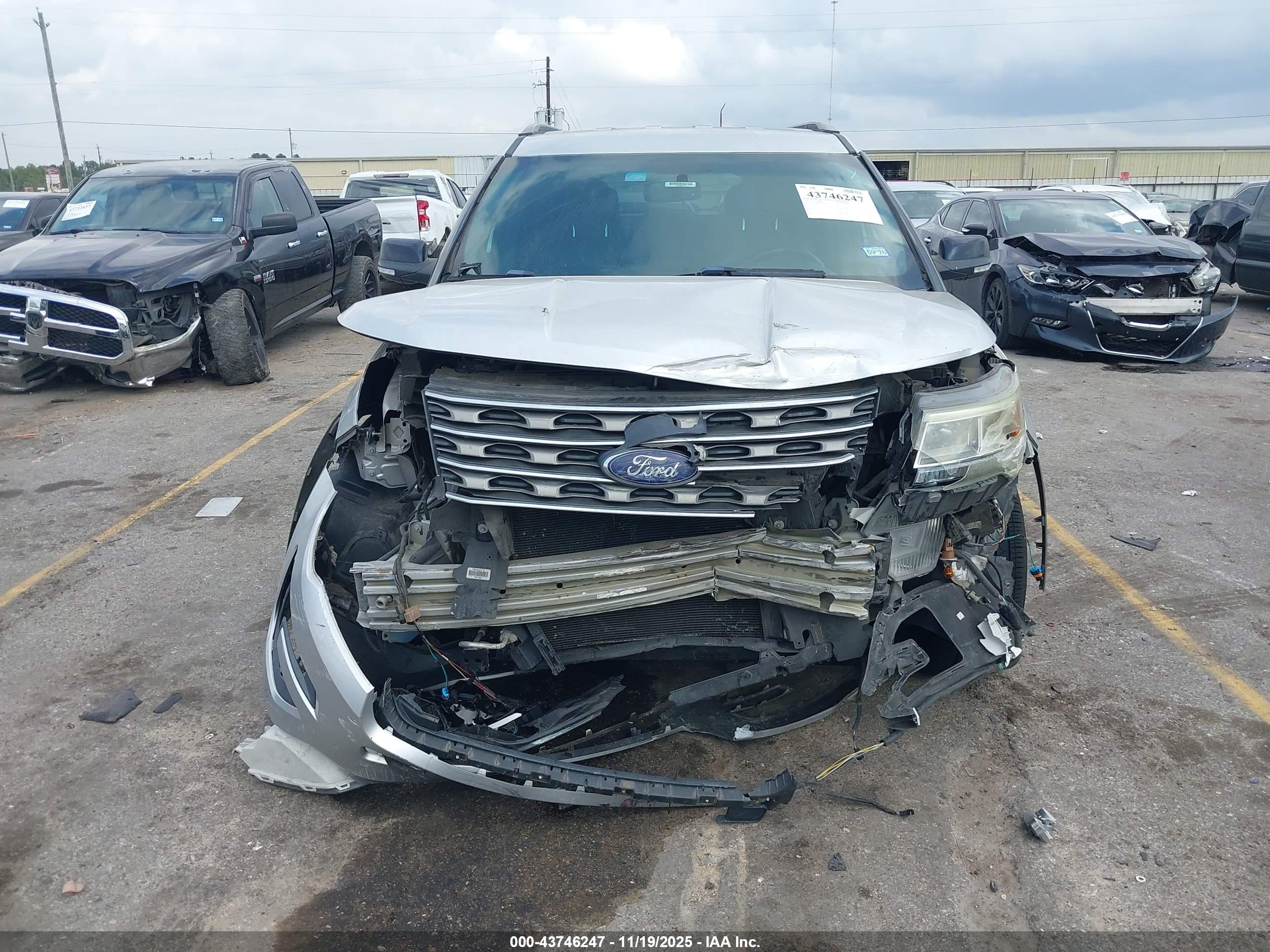 FORD EXPLORER image 6
