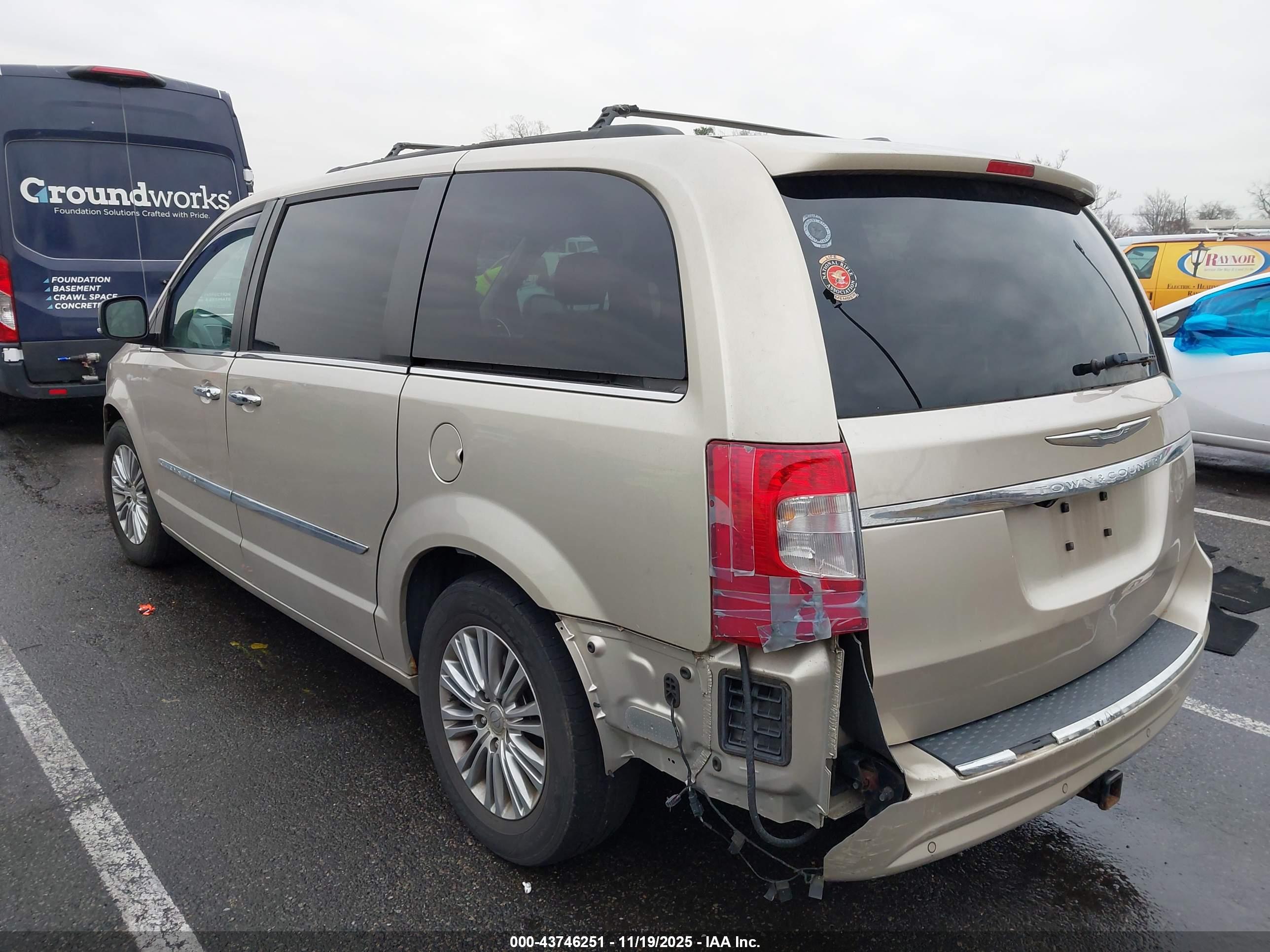 CHRYSLER TOWN image 6