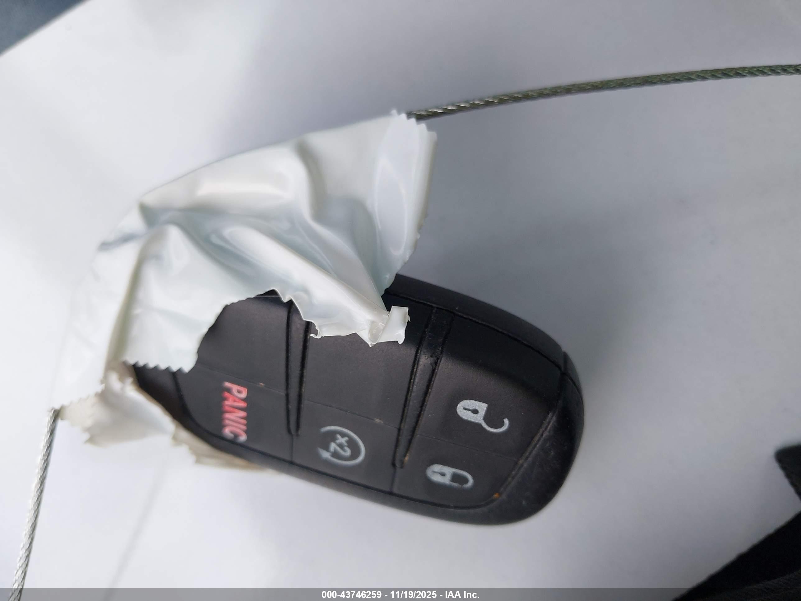 JEEP RENEGADE image 11