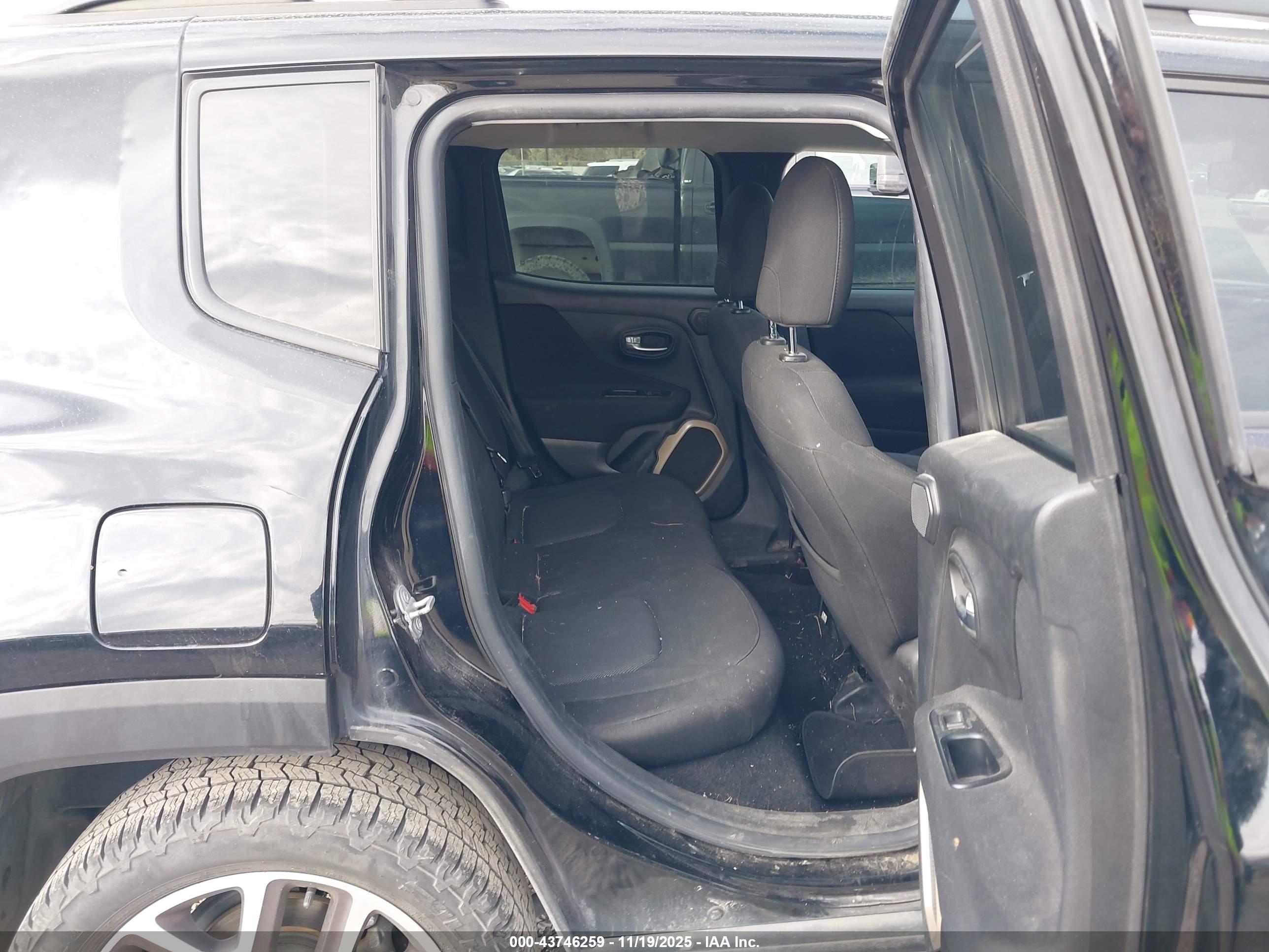 JEEP RENEGADE image 8