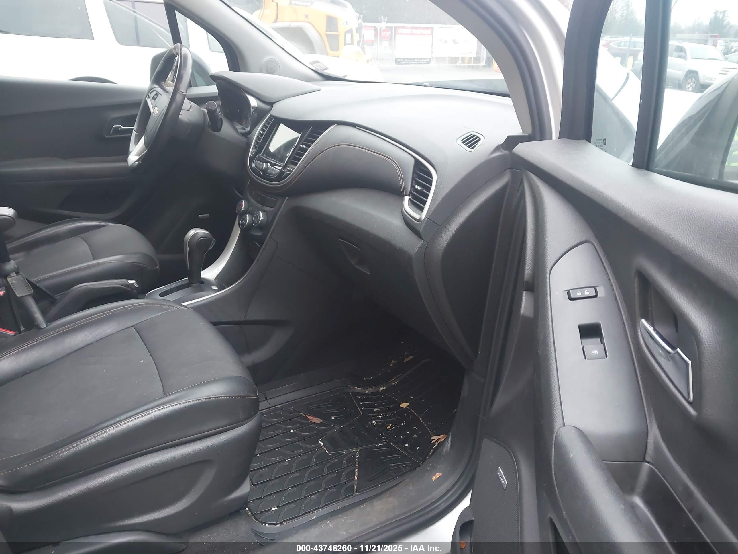 CHEVROLET TRAX image 5