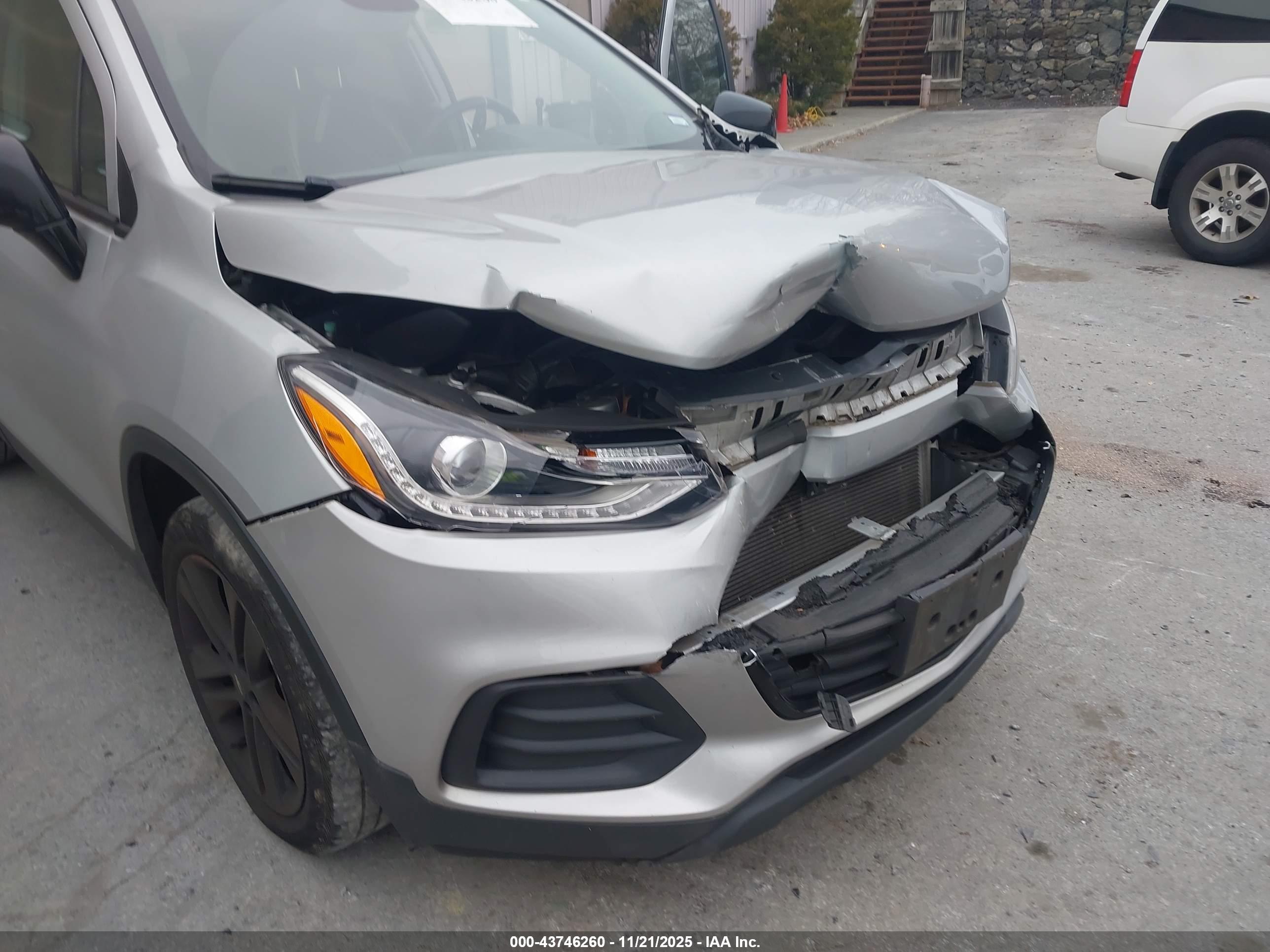 CHEVROLET TRAX image 6