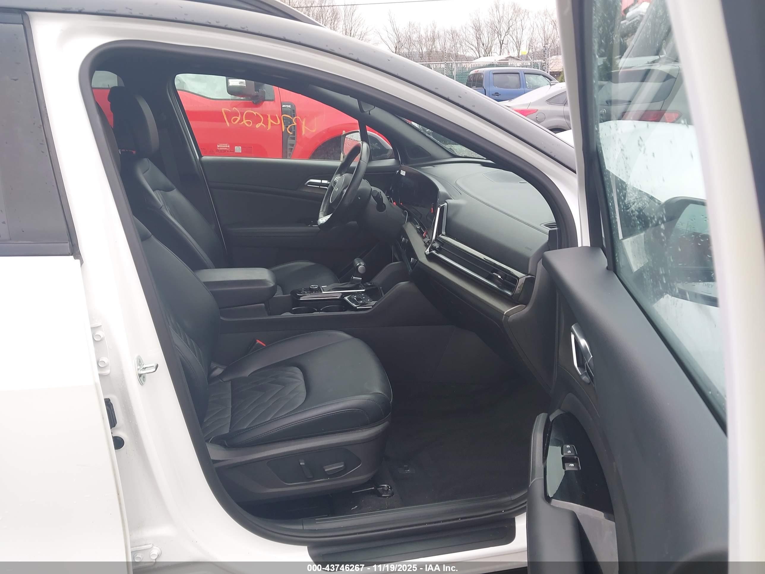 KIA SPORTAGE image 5