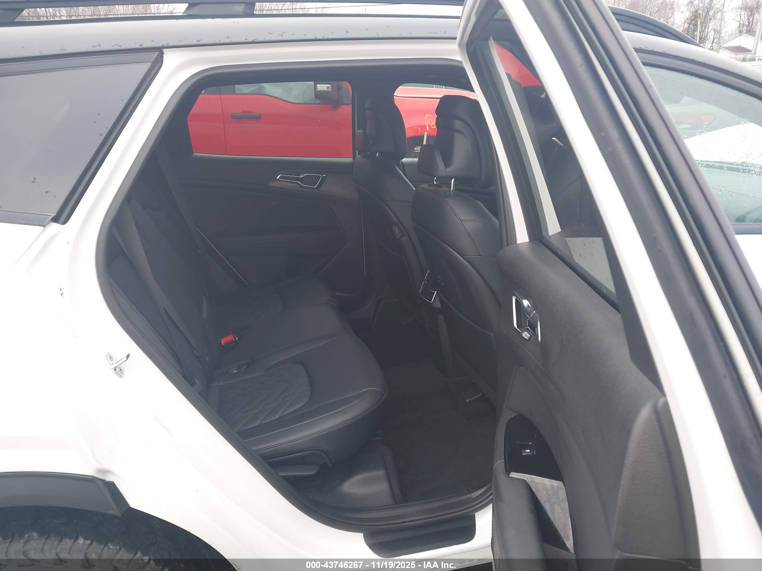 KIA SPORTAGE image 8