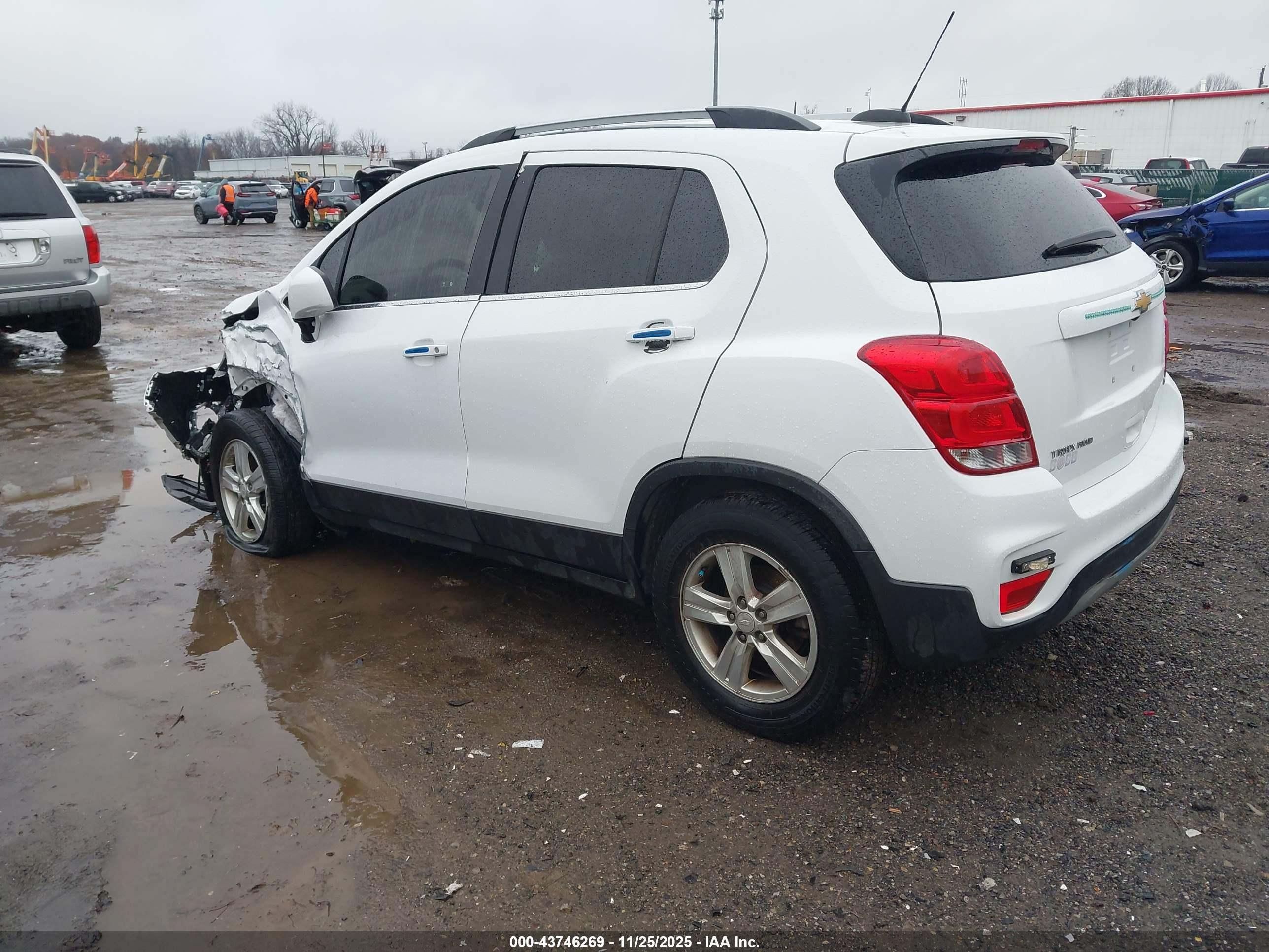 CHEVROLET TRAX image 3
