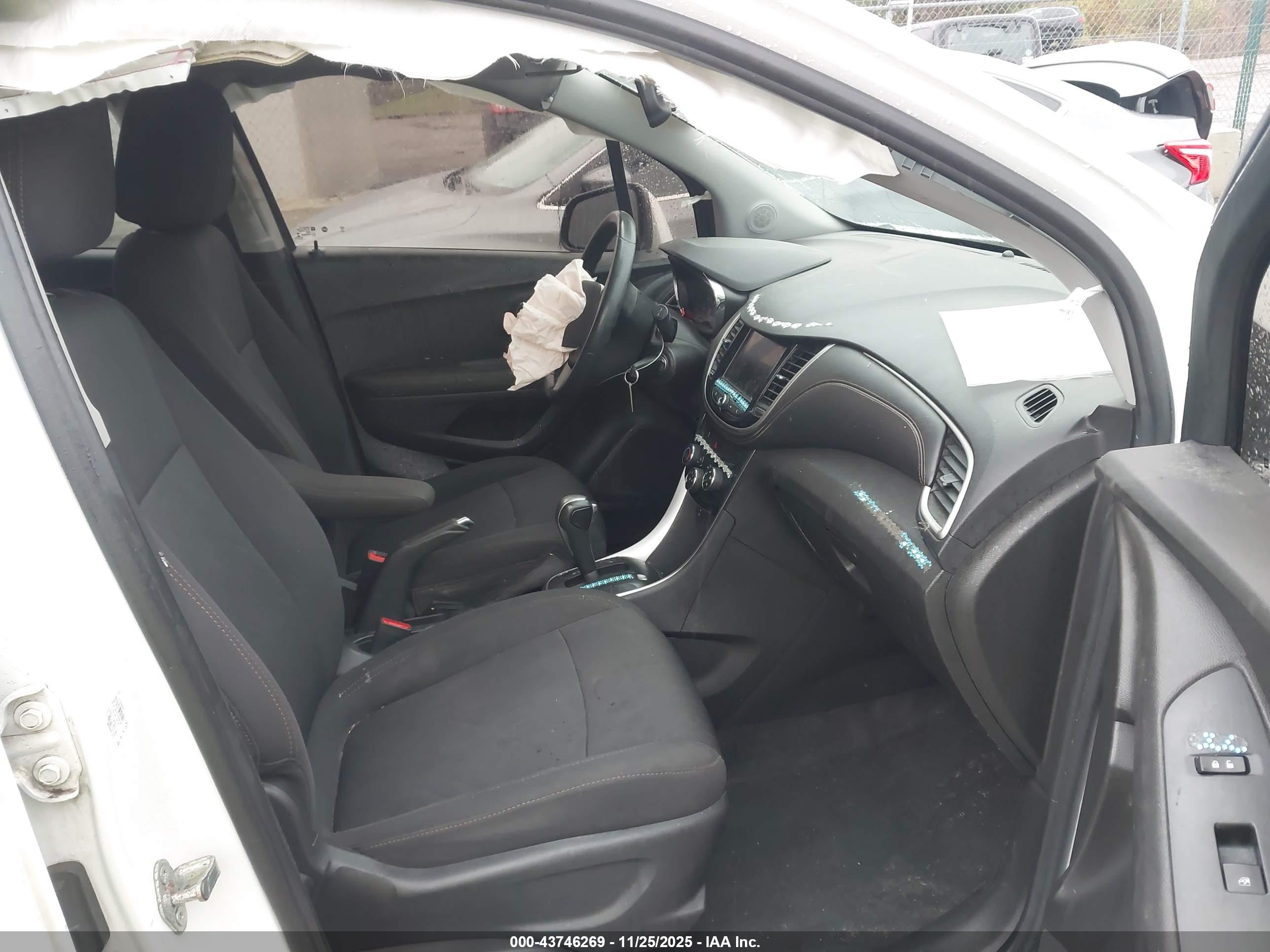 CHEVROLET TRAX image 5