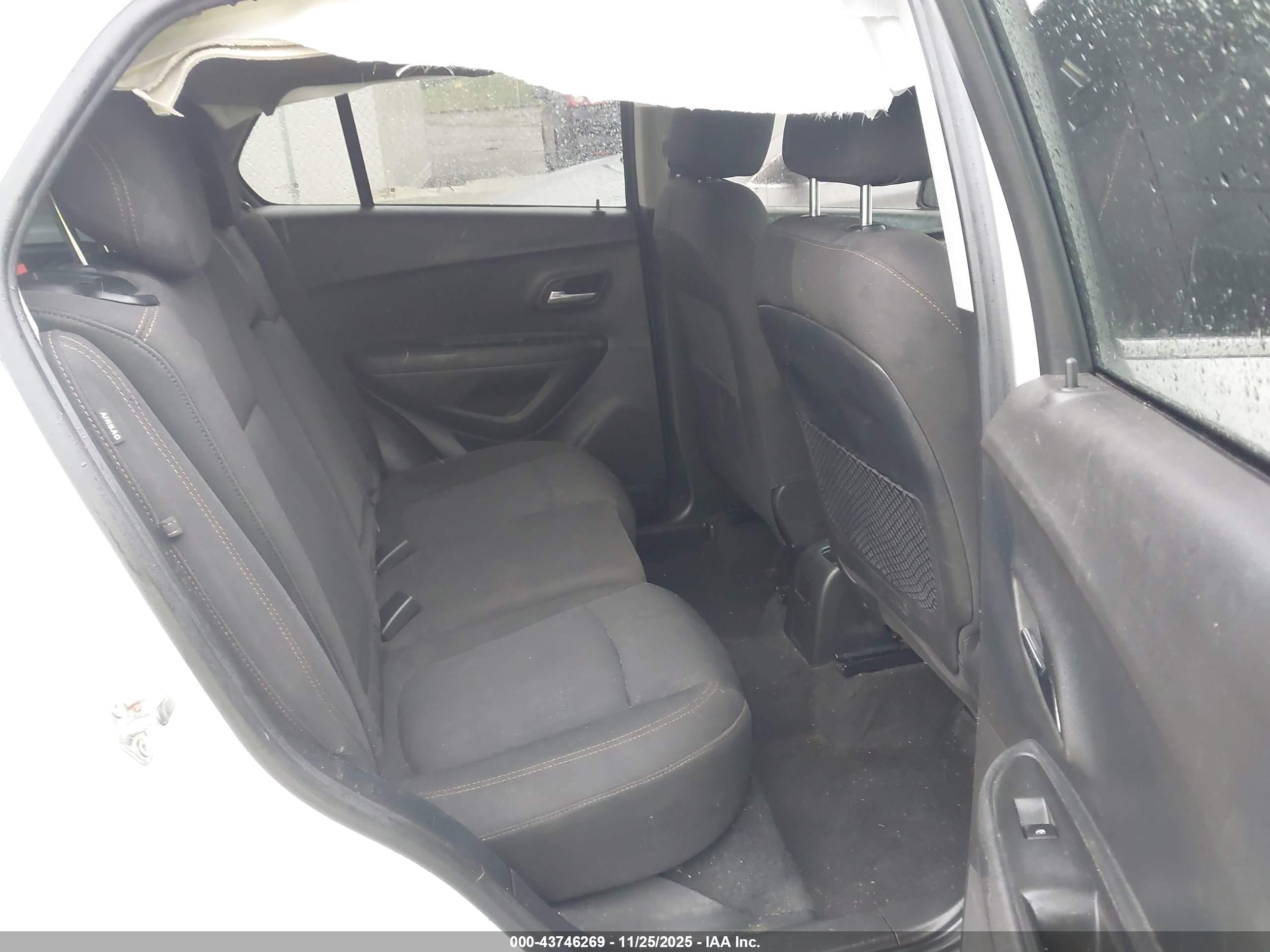 CHEVROLET TRAX image 8