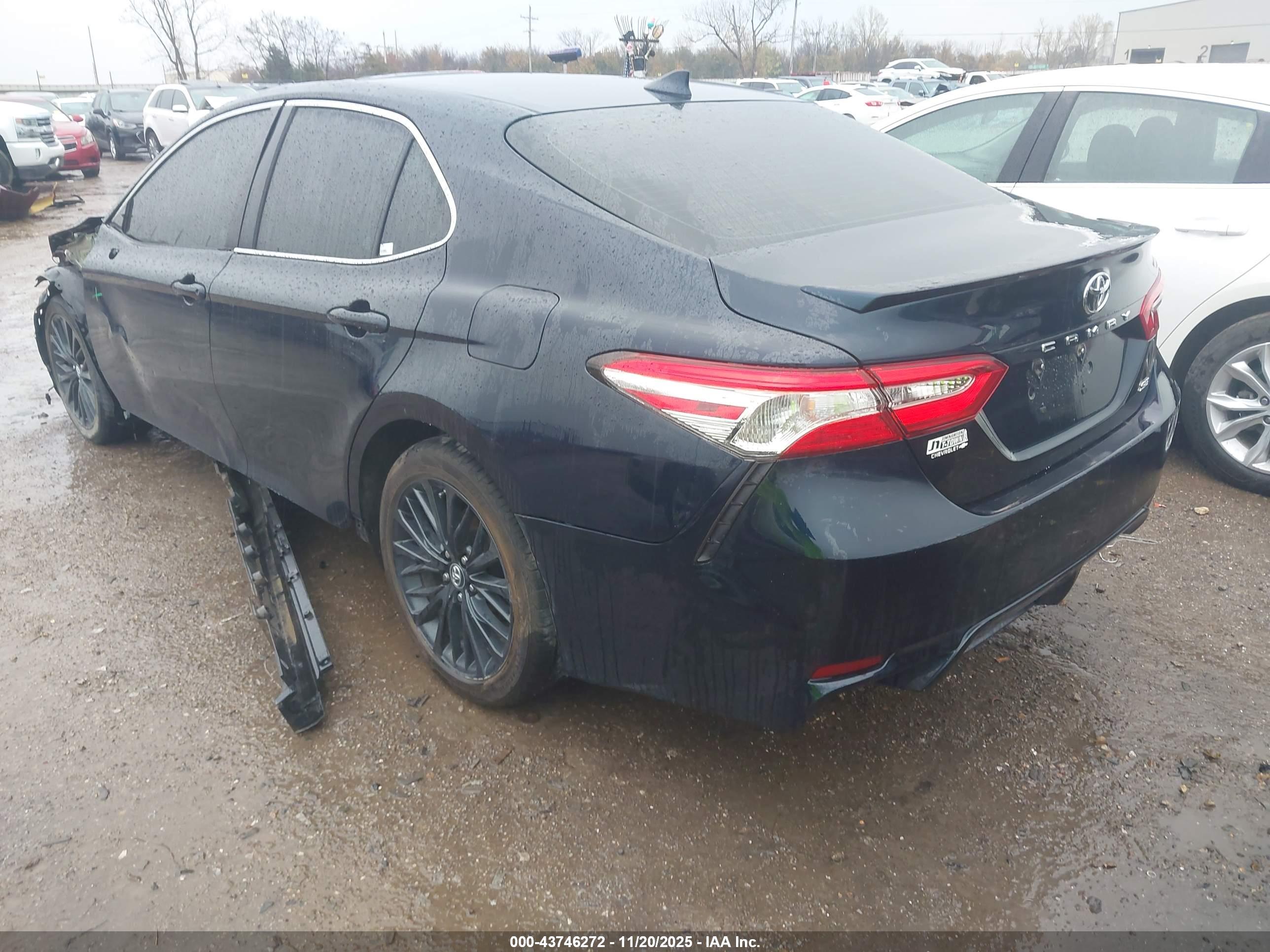 TOYOTA CAMRY image 3