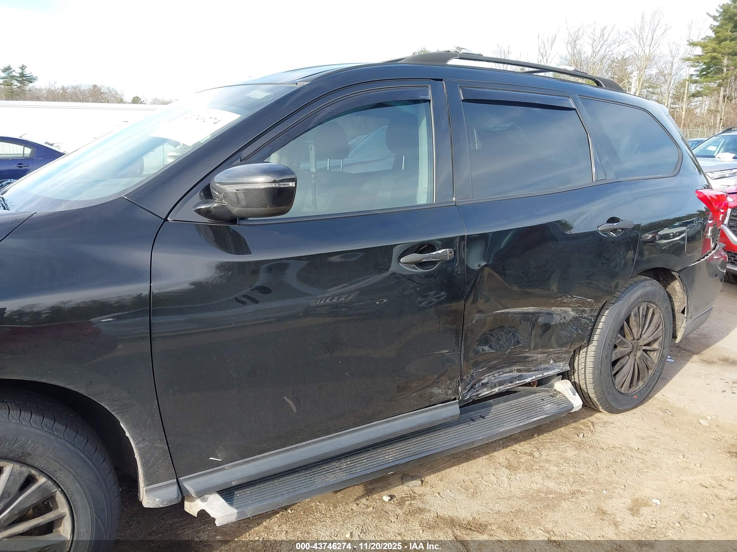 NISSAN PATHFINDER image 6