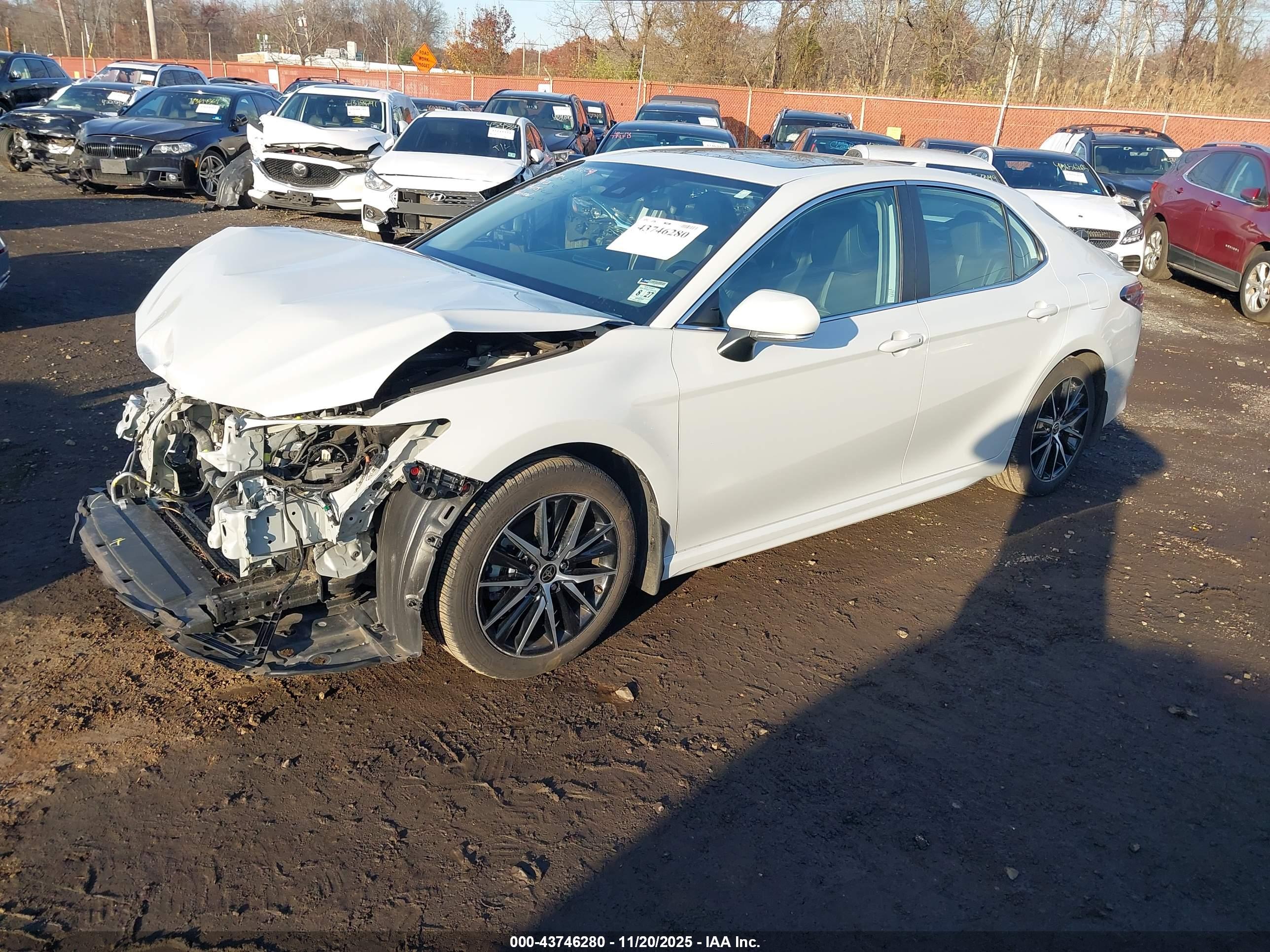 TOYOTA CAMRY image 2