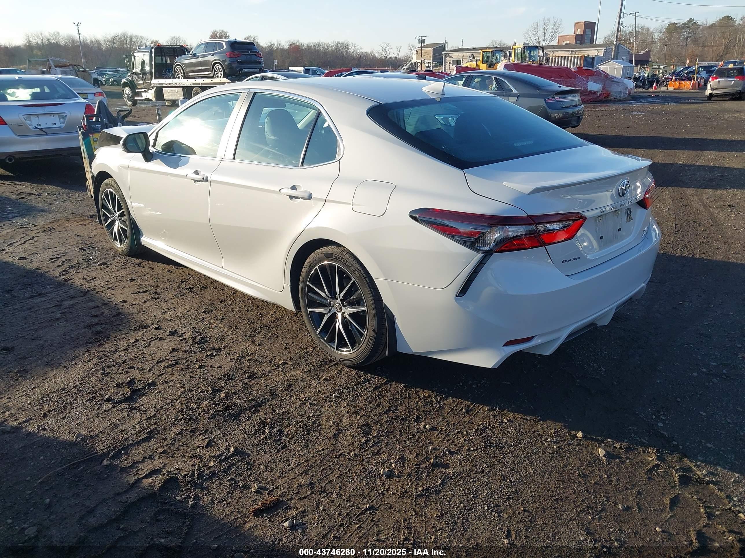 TOYOTA CAMRY image 3