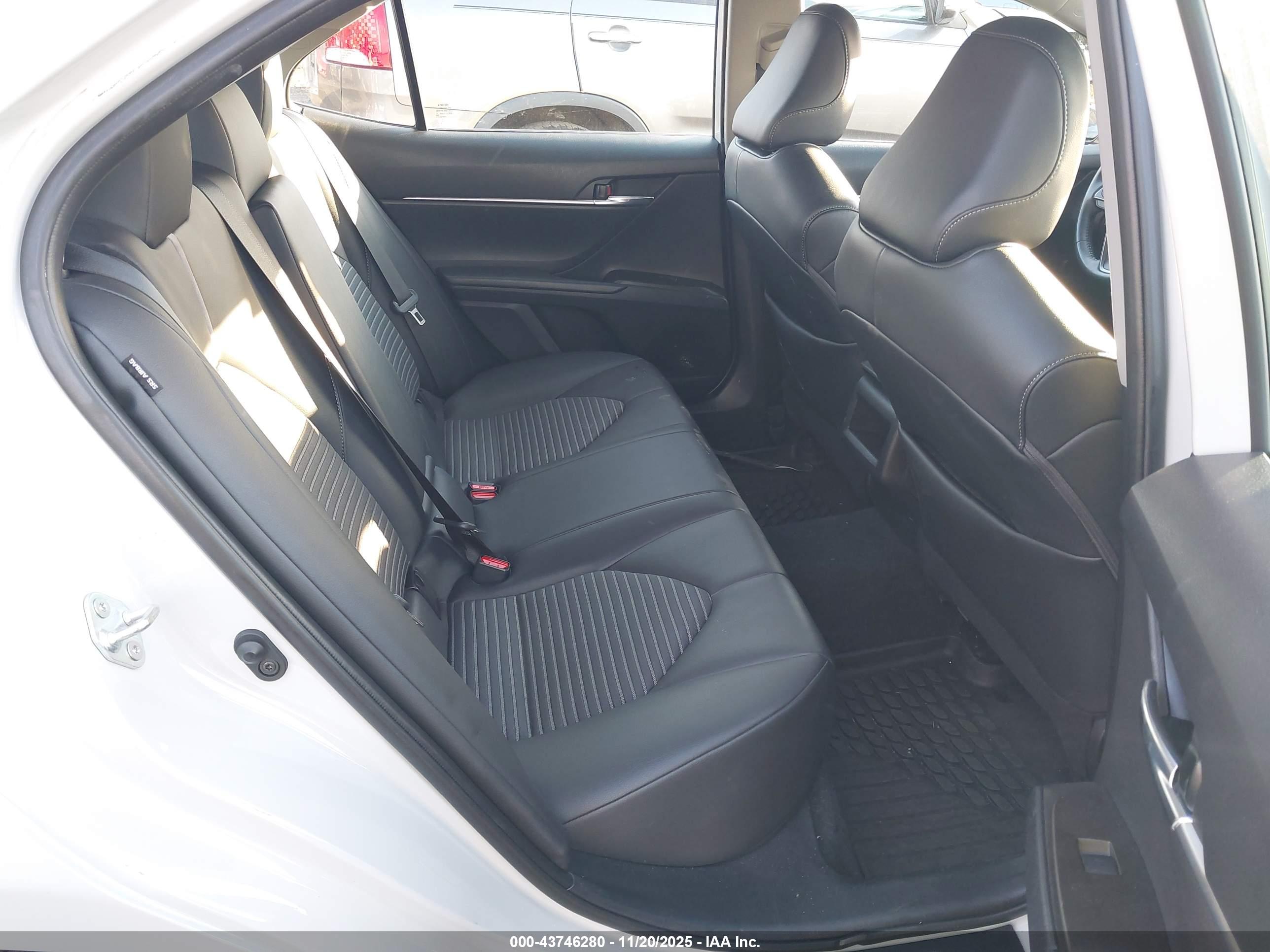 TOYOTA CAMRY image 8