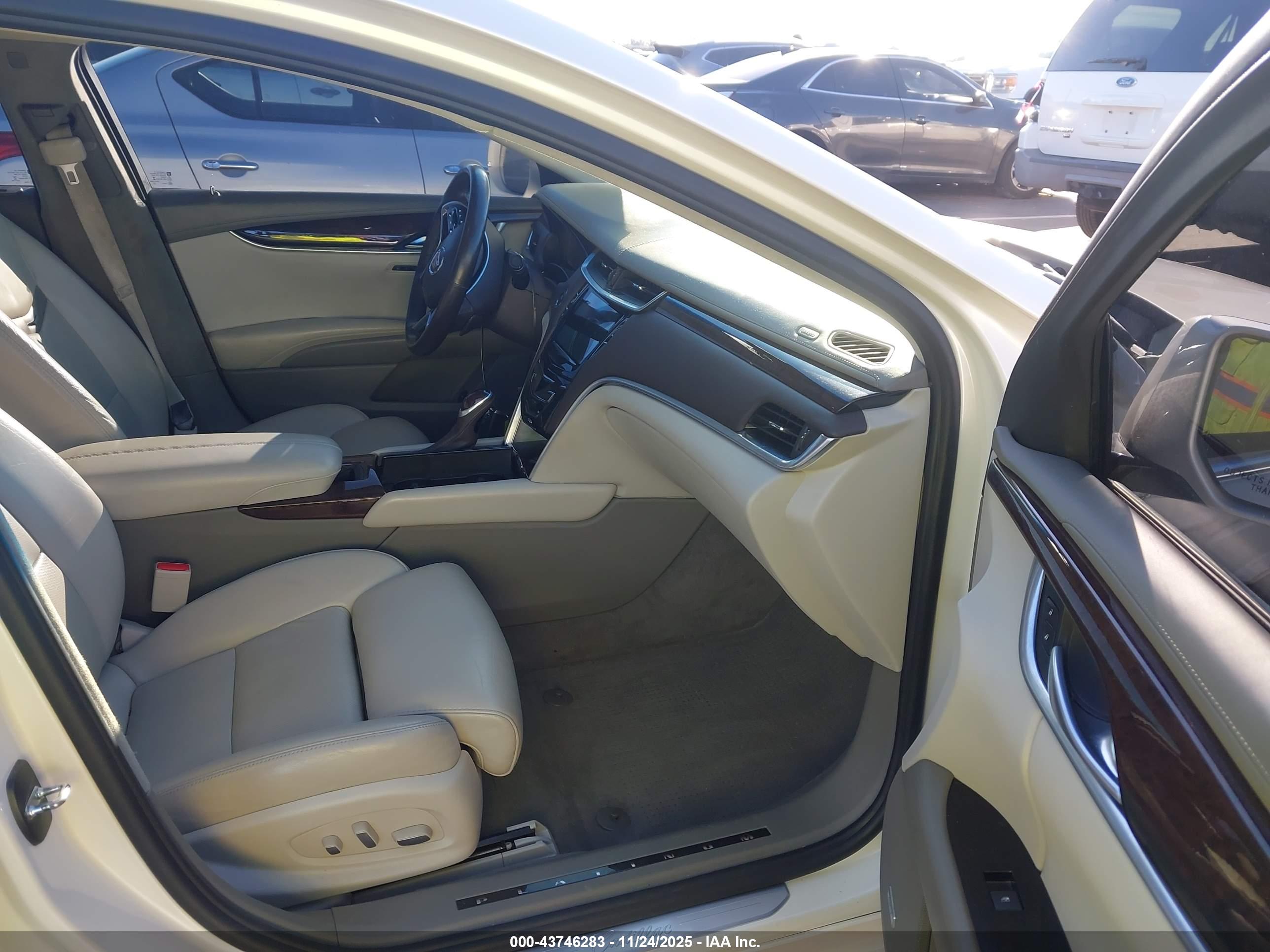 CADILLAC XTS image 5