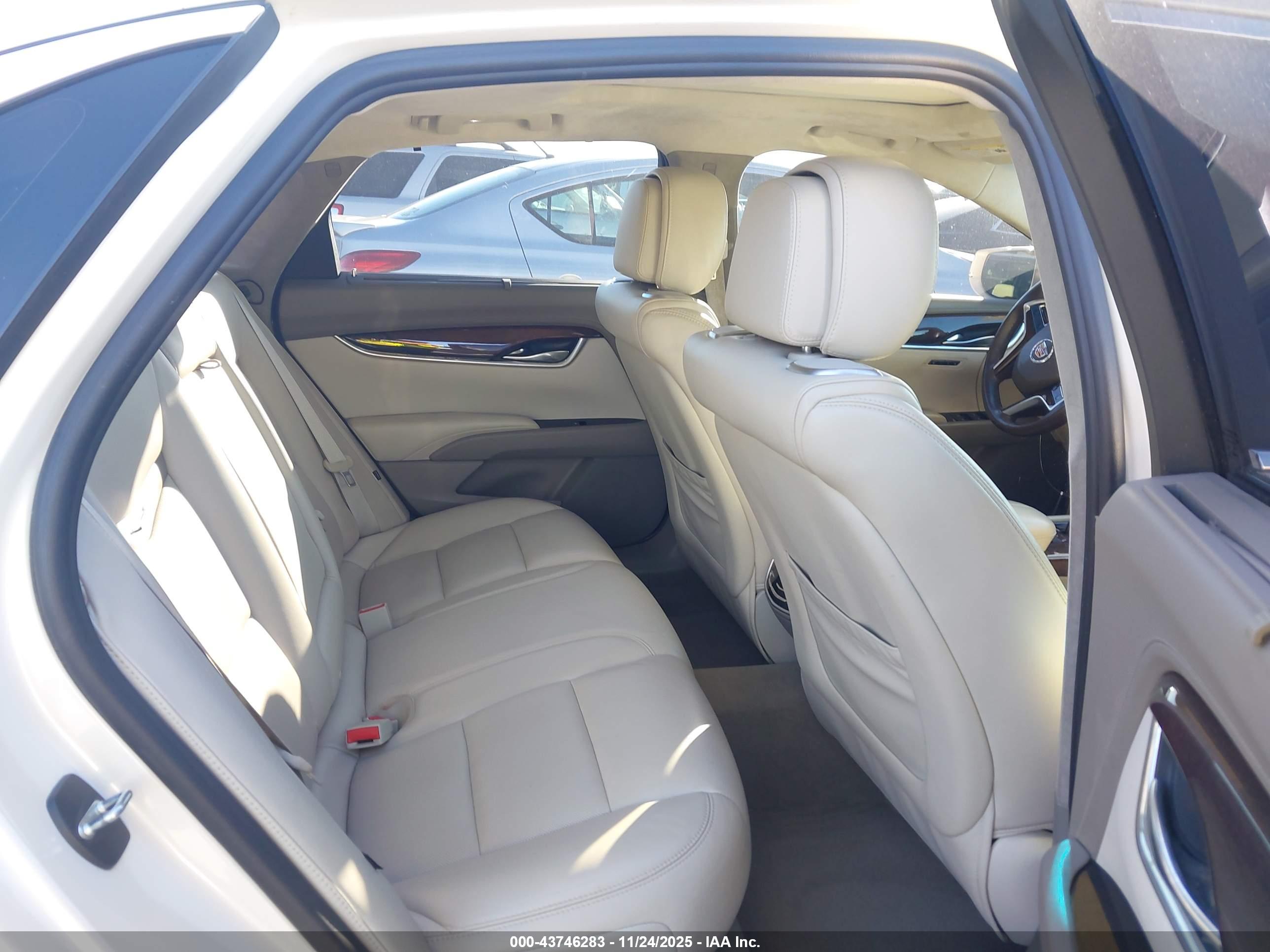 CADILLAC XTS image 8