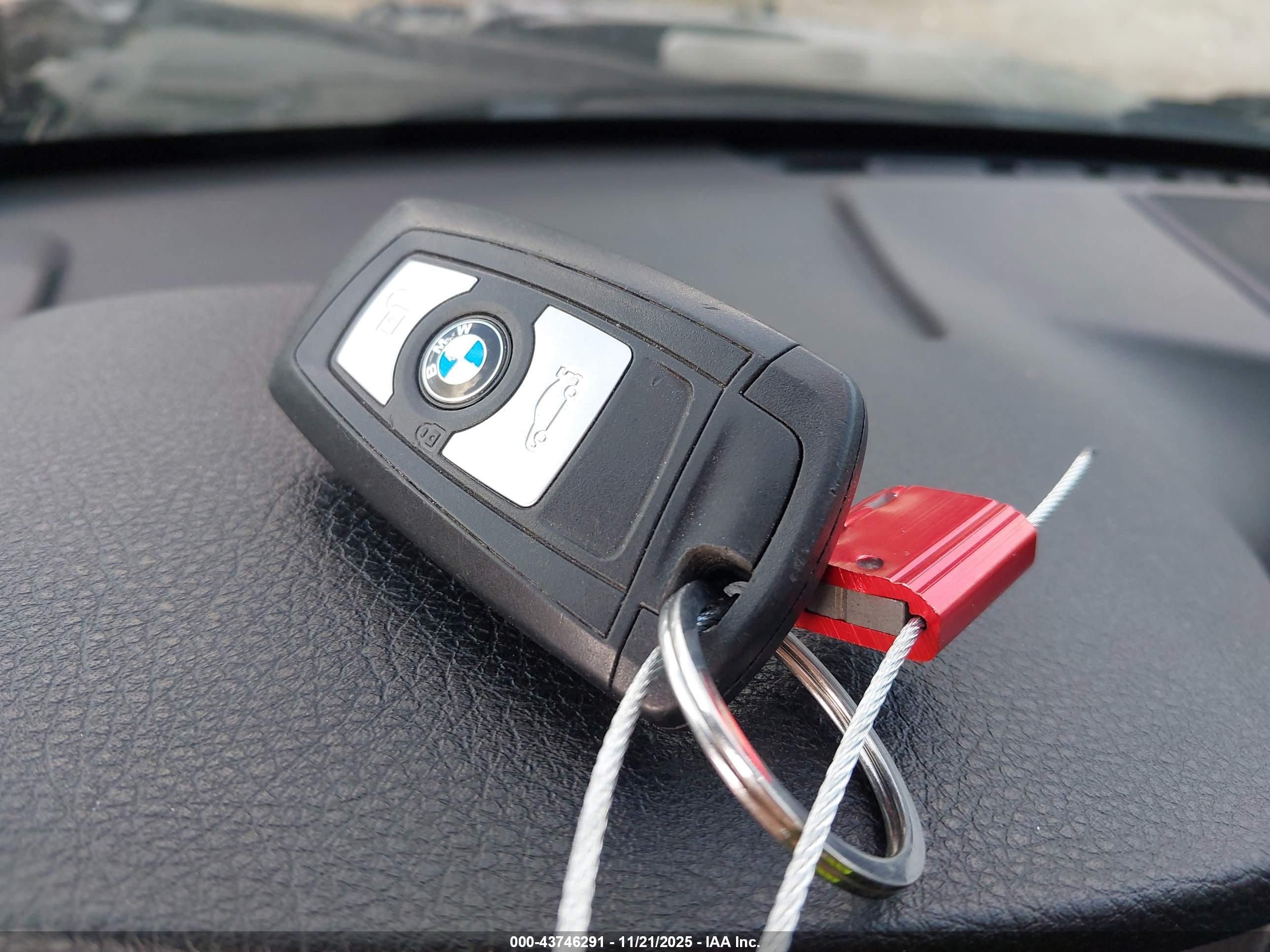 BMW 320I image 11